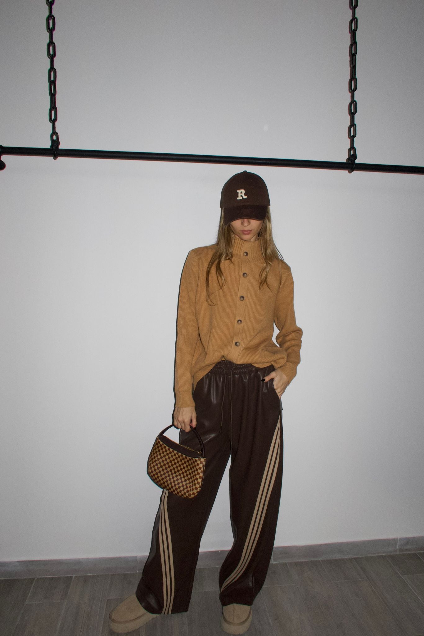 מכנס תאי דמוי עור חום