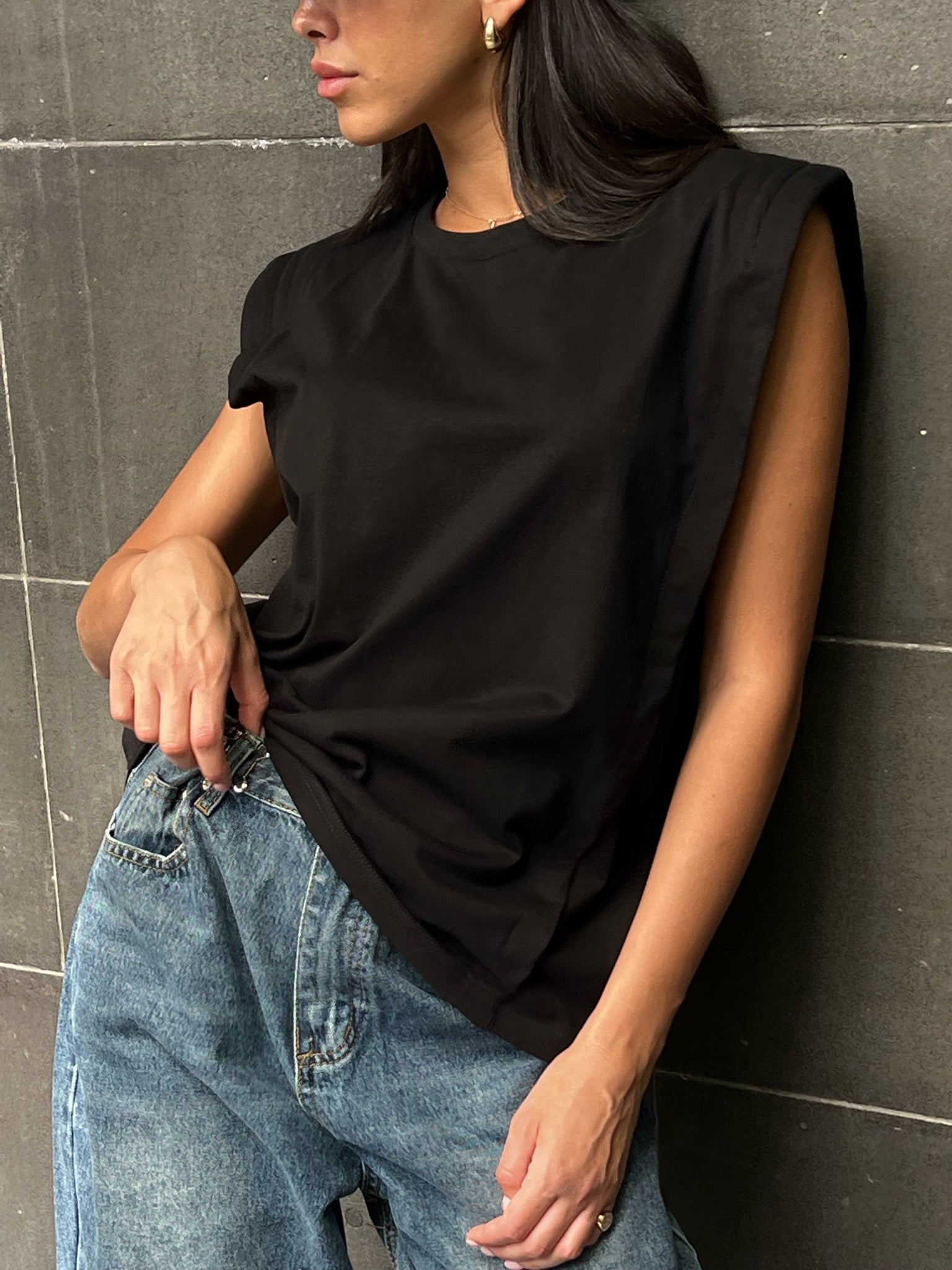 חולצת אור שחור