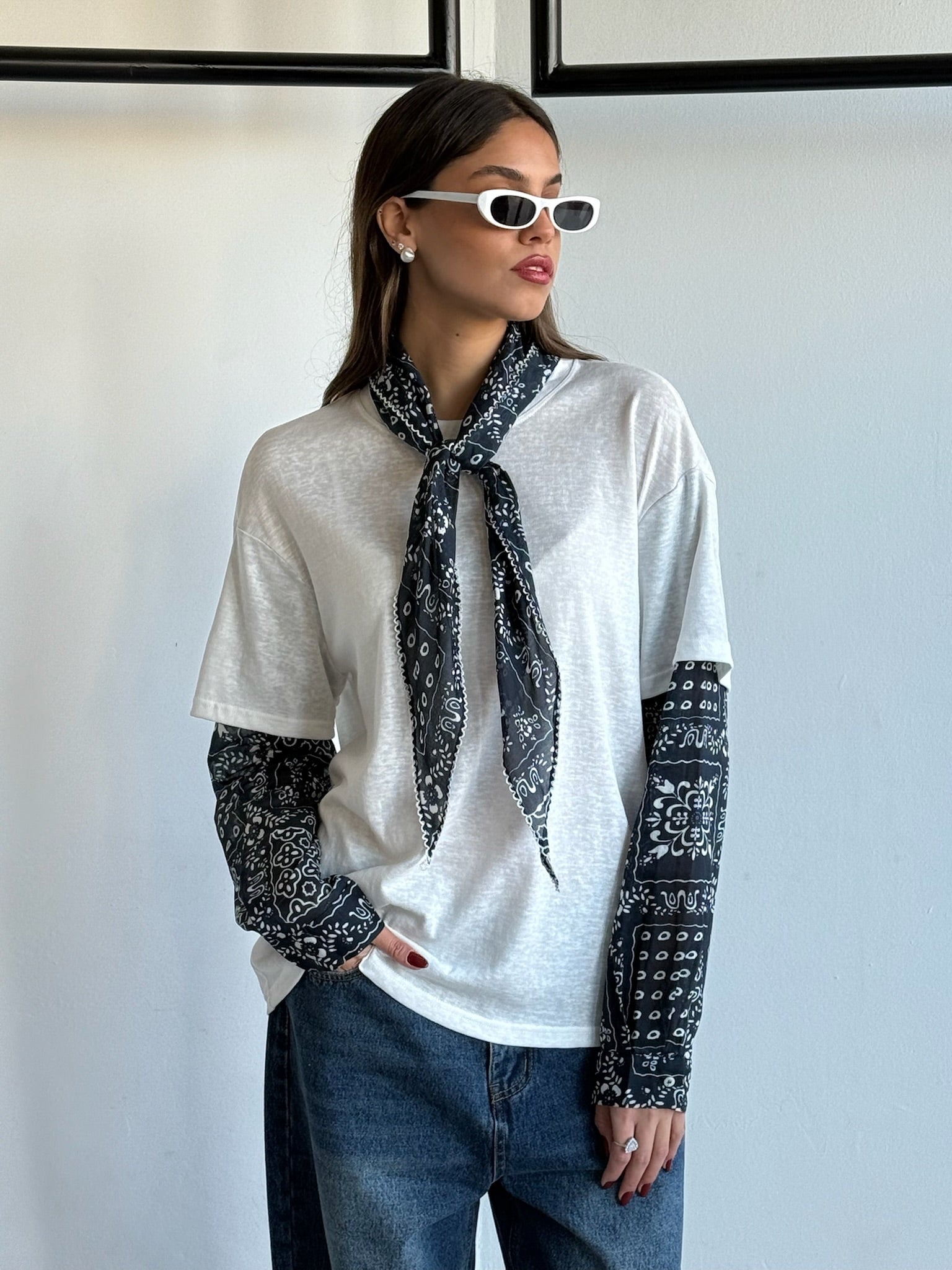 חולצת לואיז לבן כחול