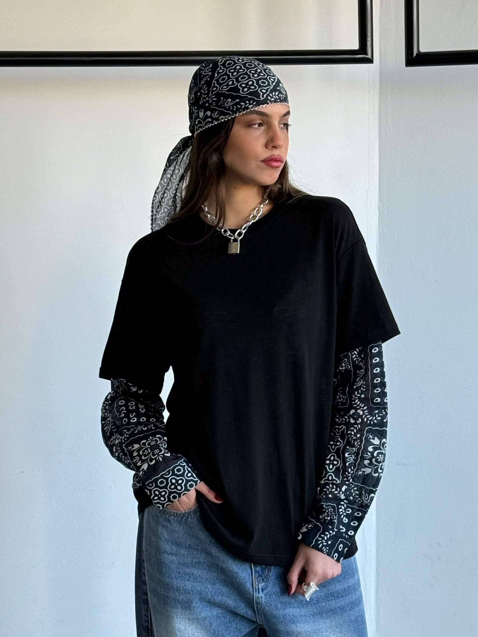 חולצת לואיז שחור כחול