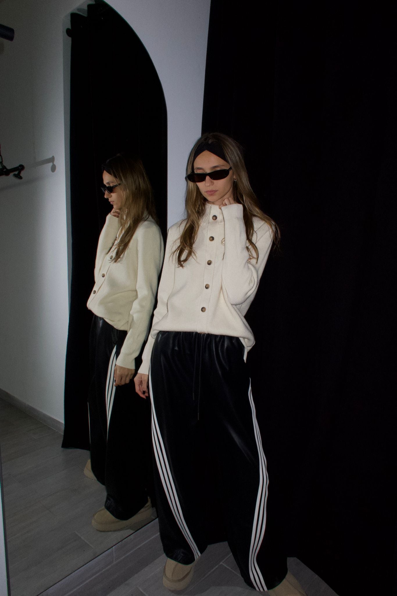 מכנס תאי דמוי עור שחור