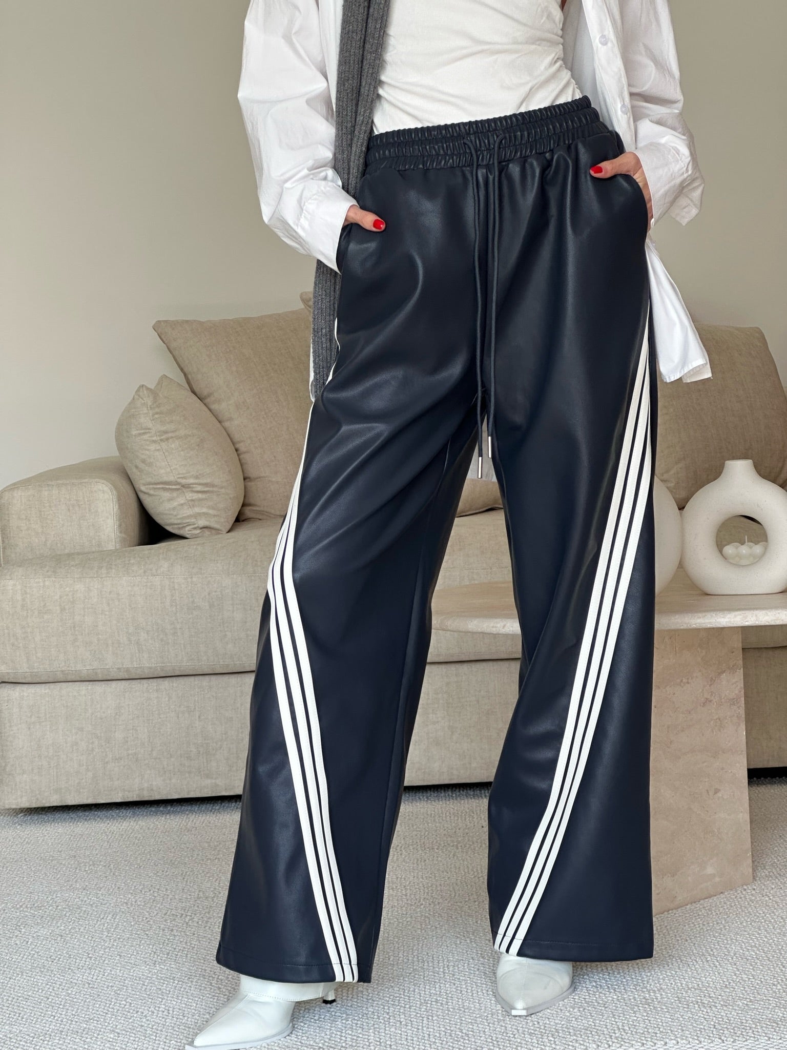 מכנס תאי דמוי עור כחול