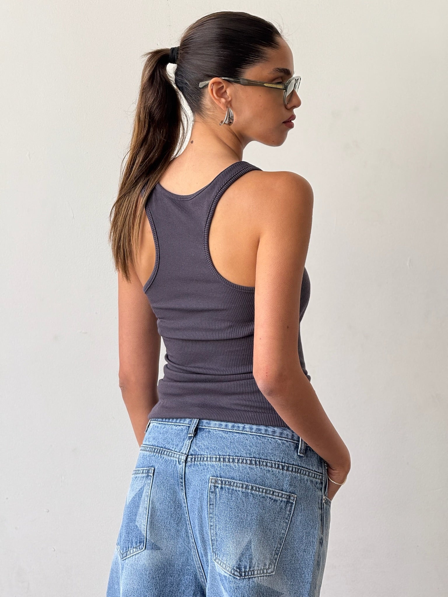 גופיית קלואה אפור כהה