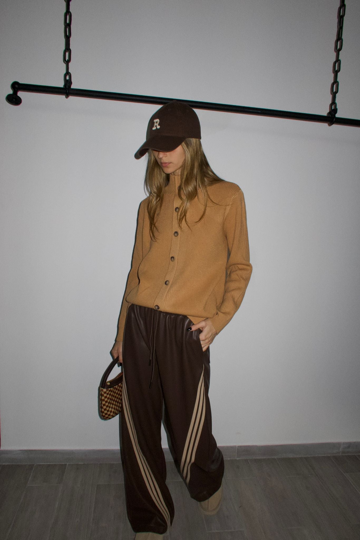 מכנס תאי דמוי עור חום