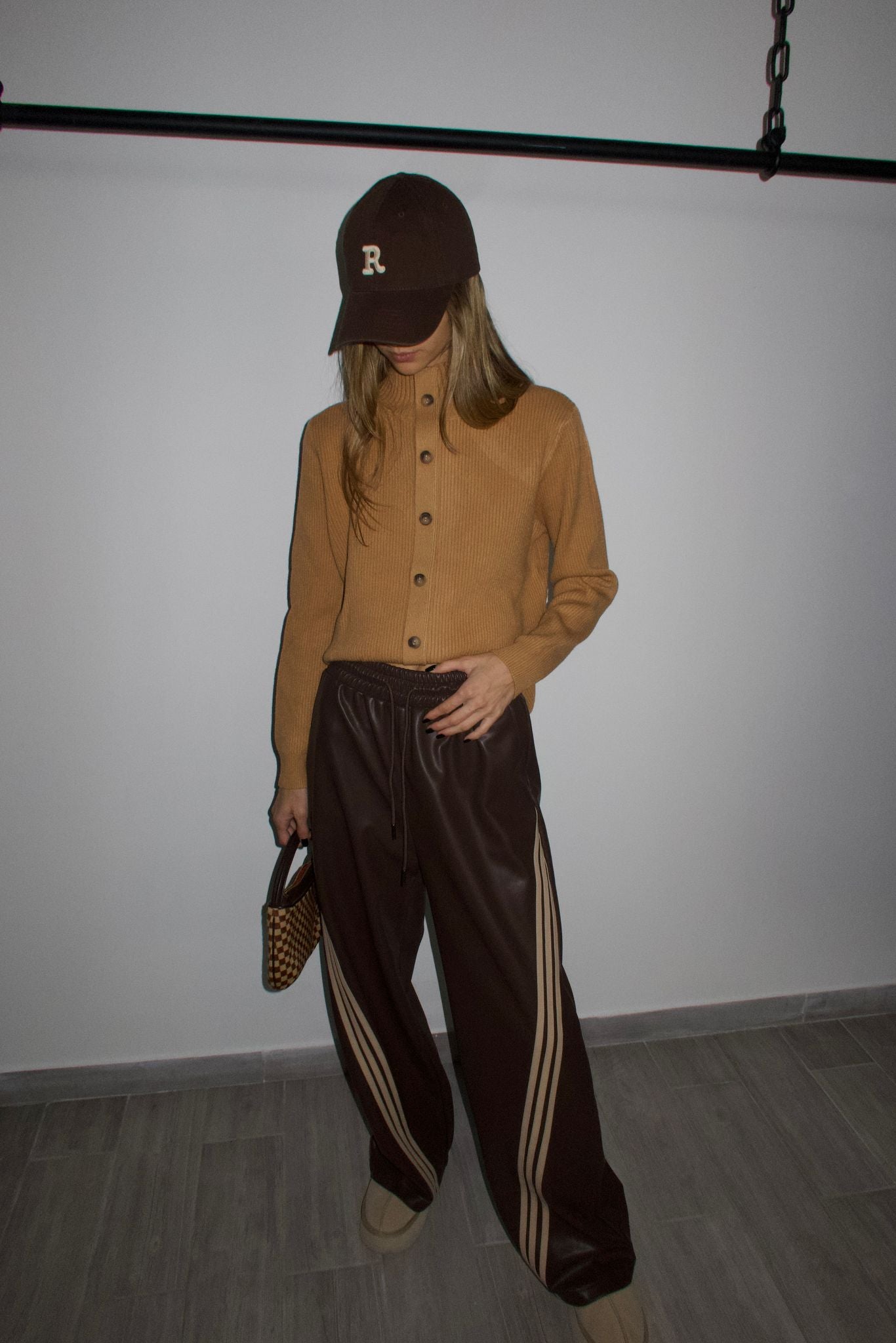 מכנס תאי דמוי עור חום