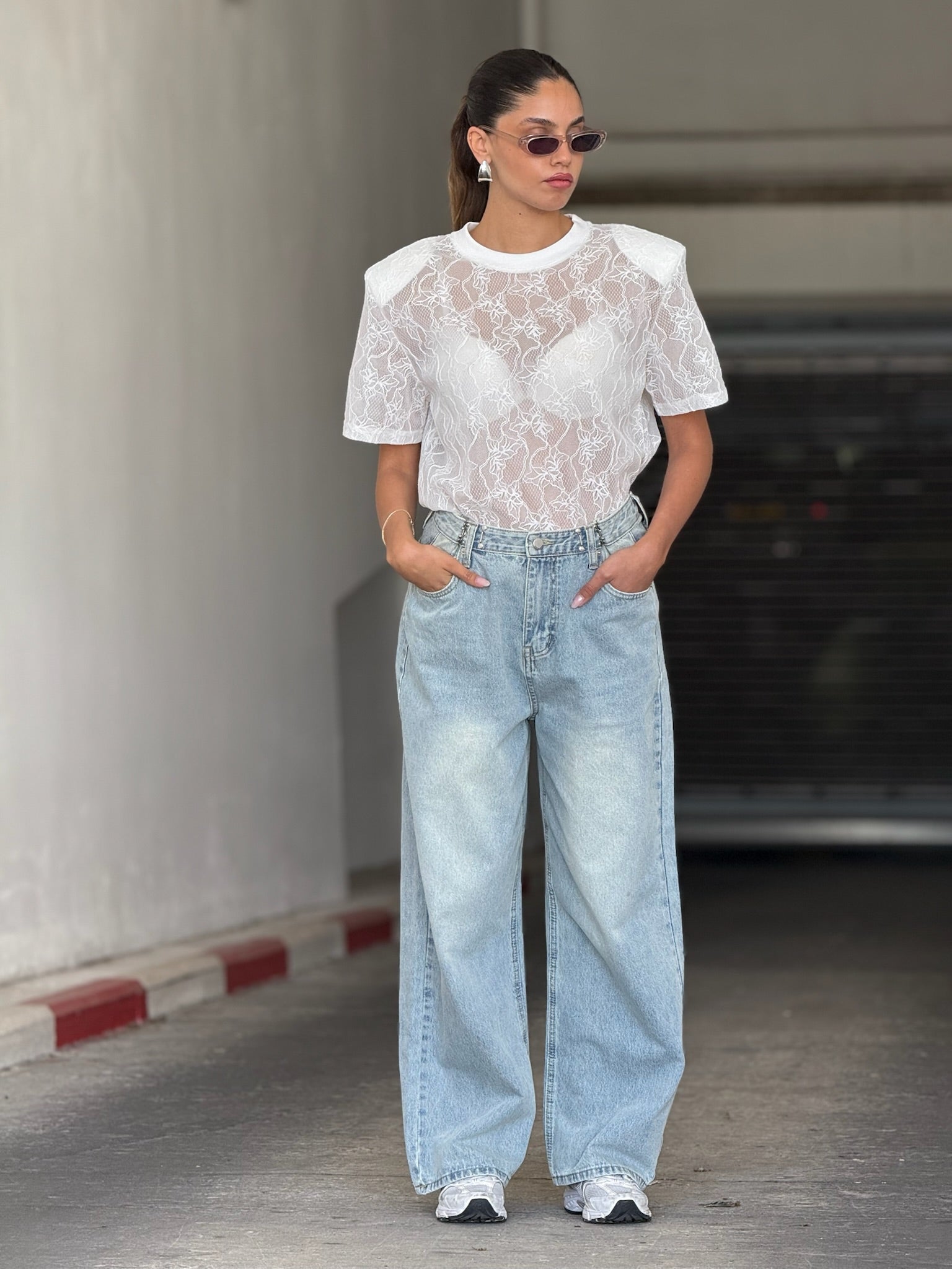 חולצת לירי תחרה לבן