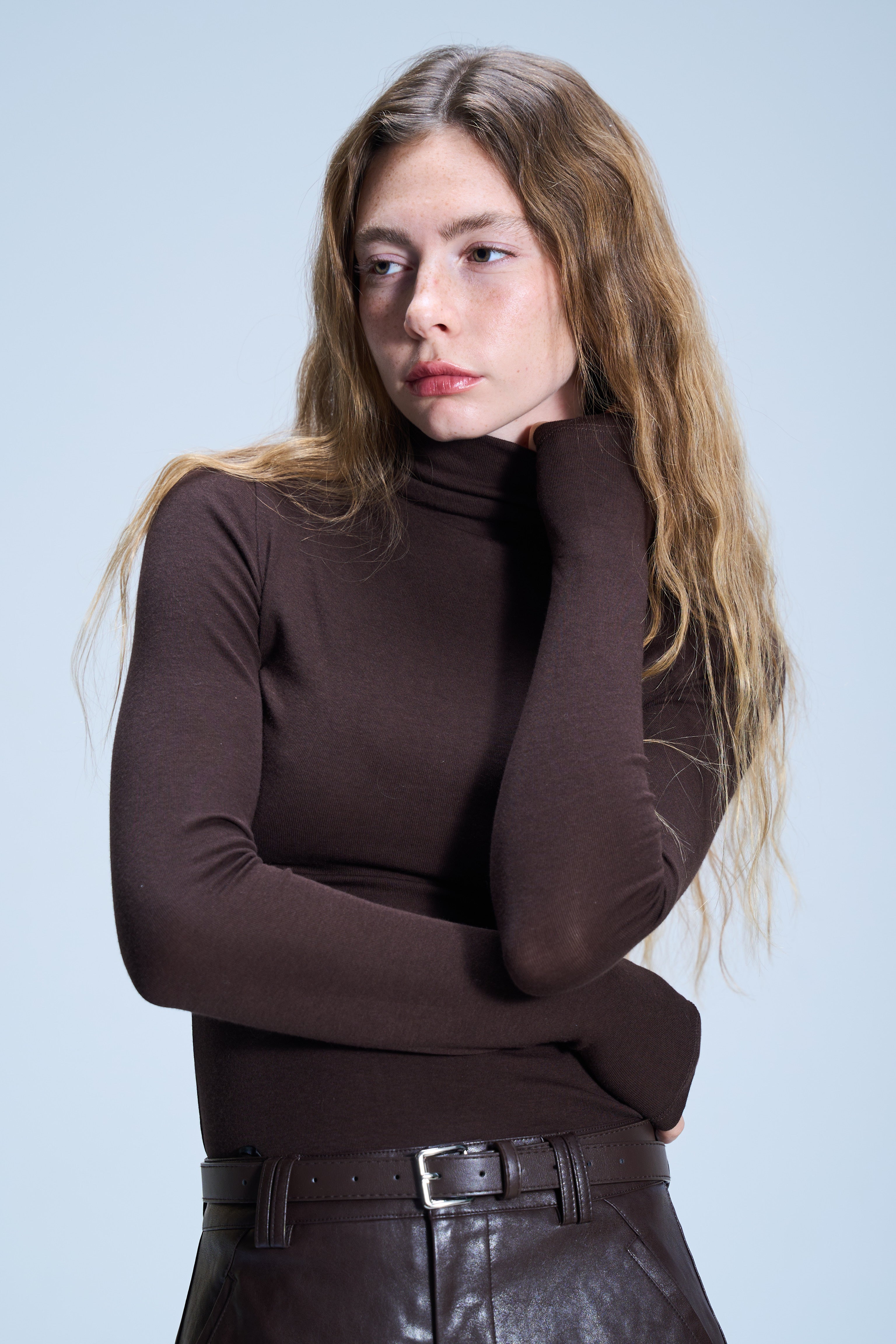 חולצת גולף טוני חום