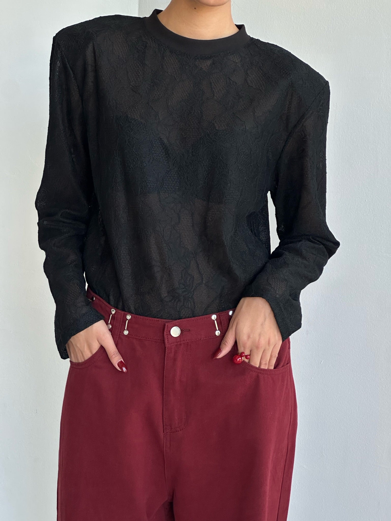 חולצת לייה תחרה שחור