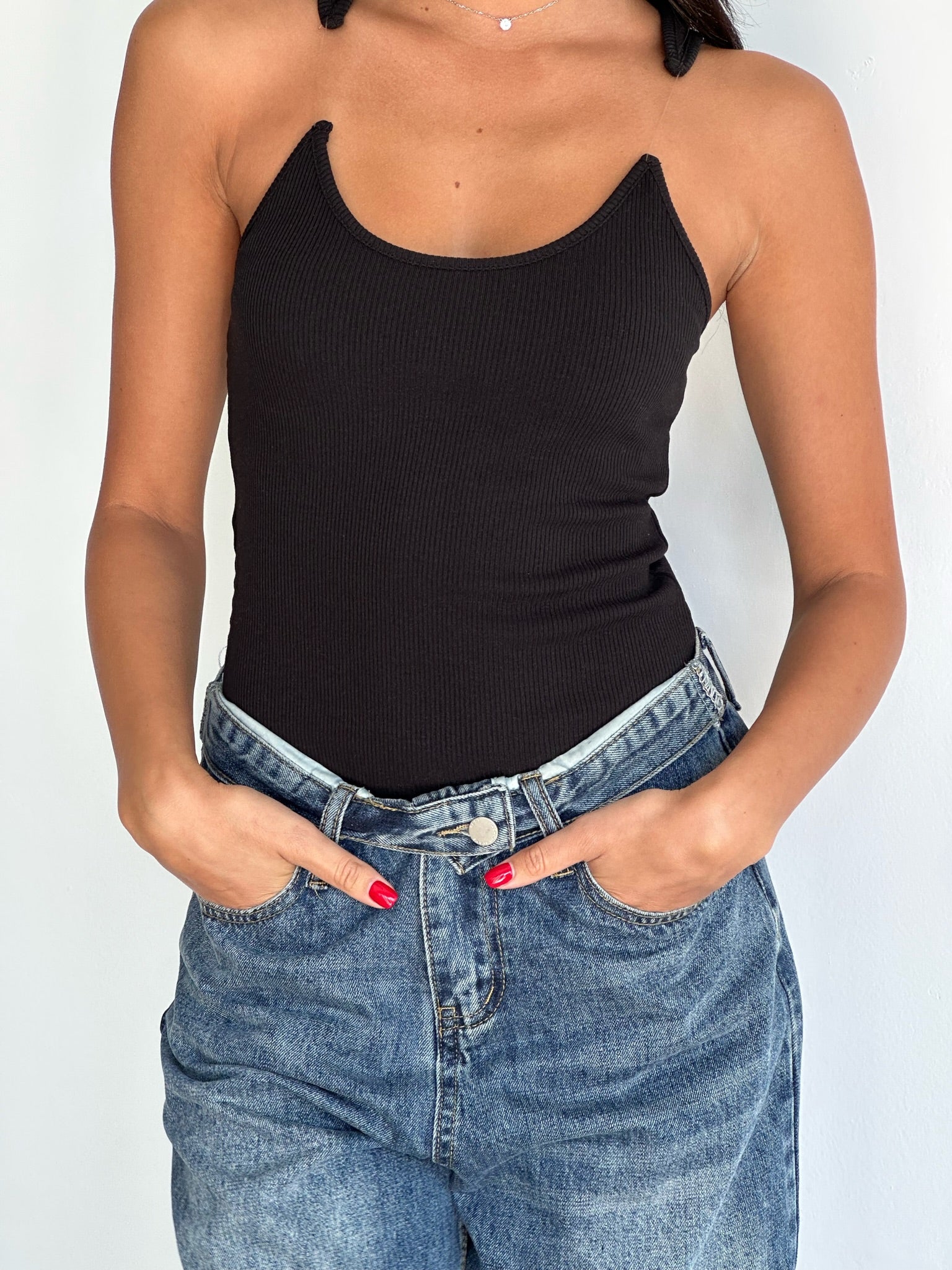 גופיית קלואה שחור