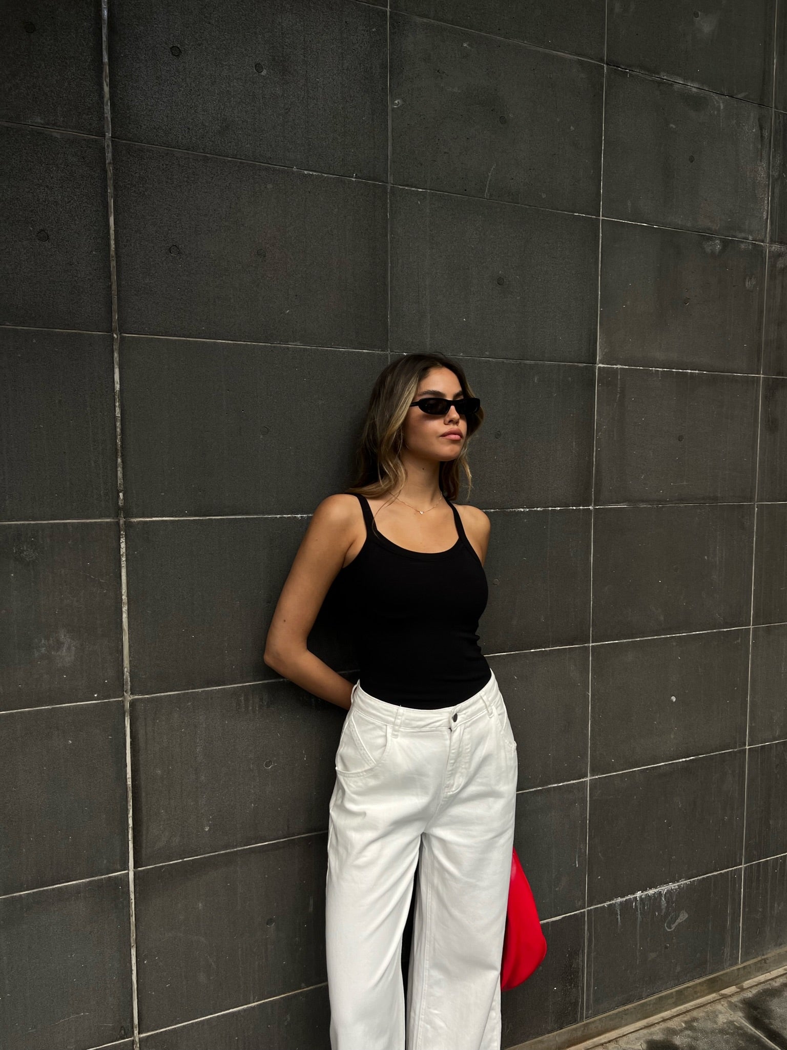 גופיית נוף שחור