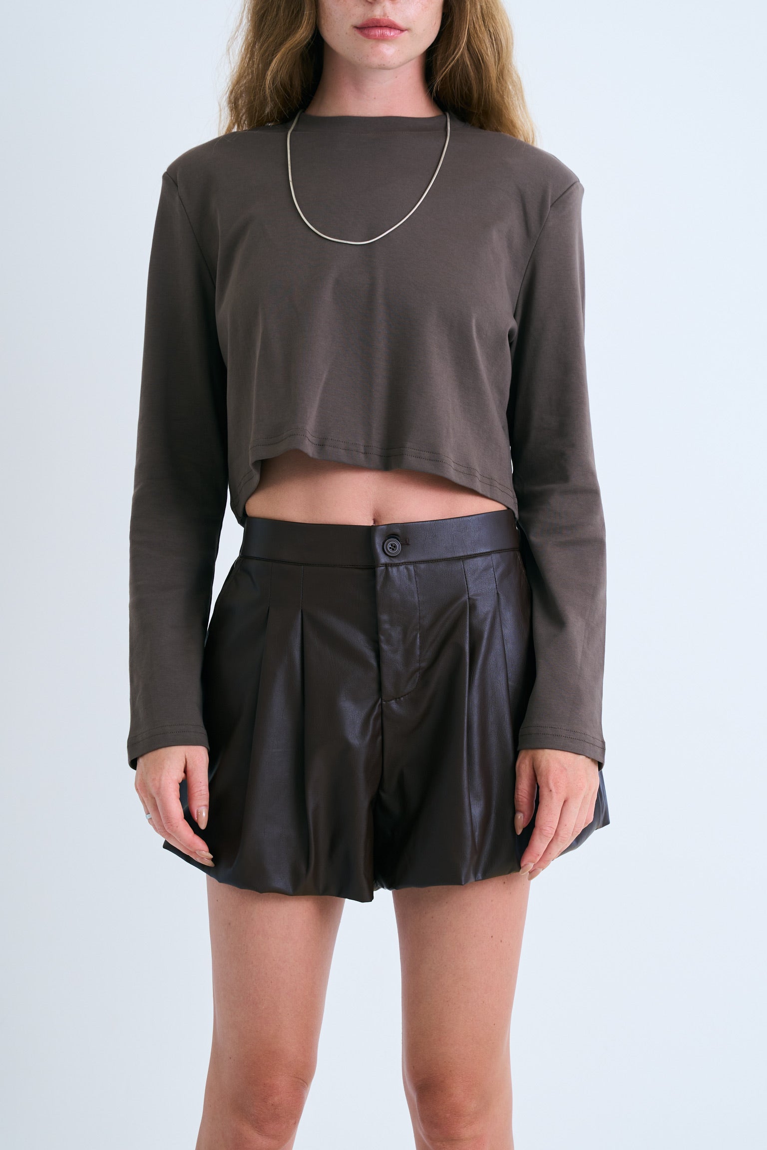 חולצת לי חום