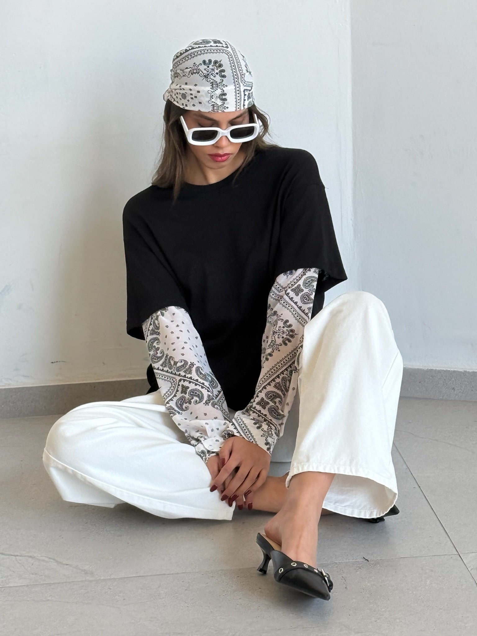 חולצת לואיז שחור לבן