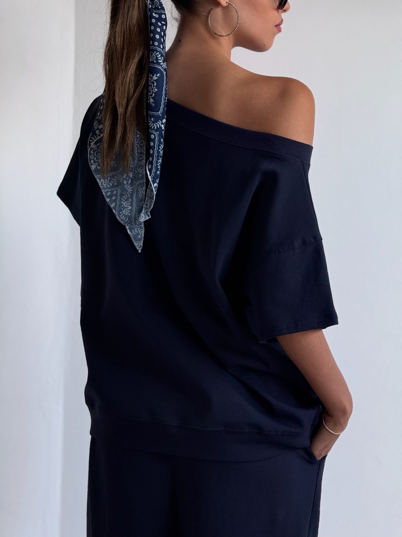 חליפת סול כחול כהה