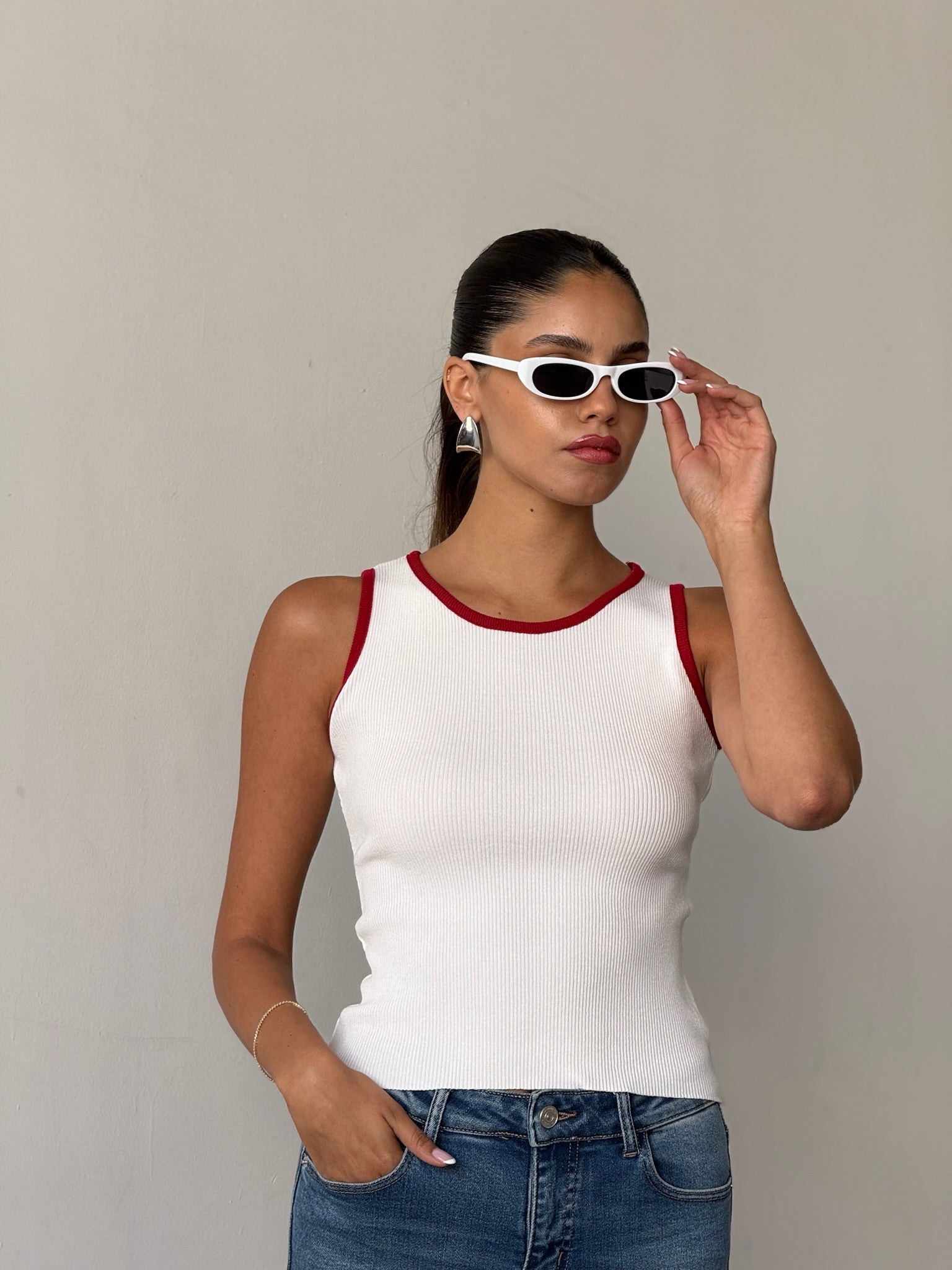 גופיית איב לבן