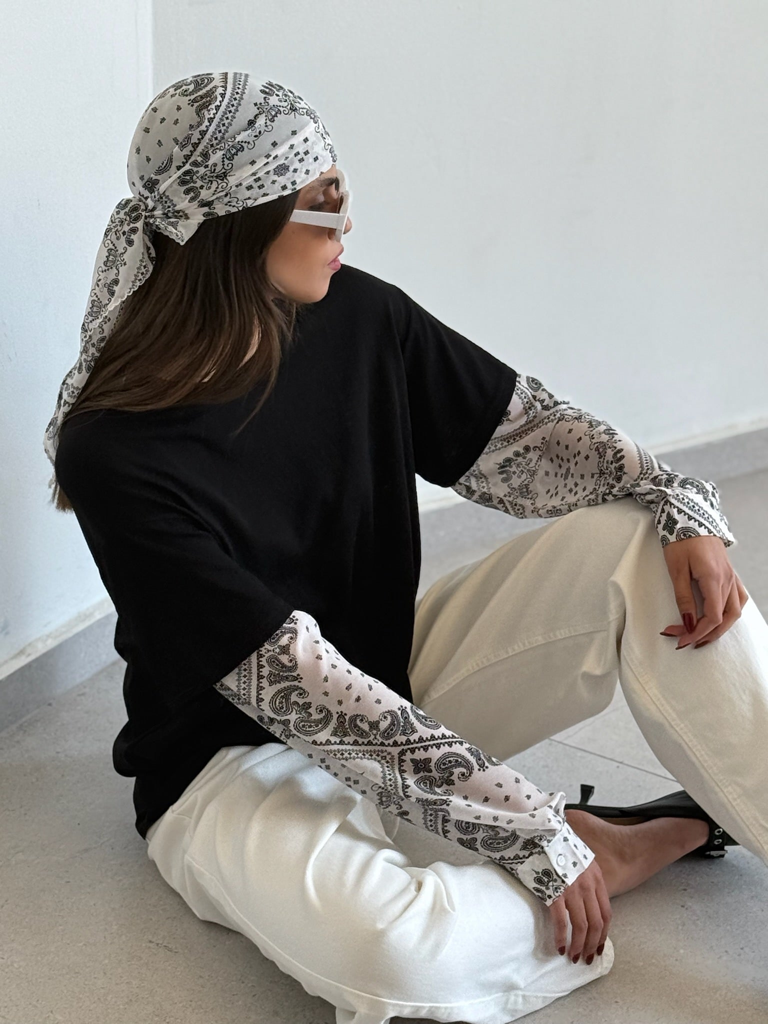 חולצת לואיז שחור לבן