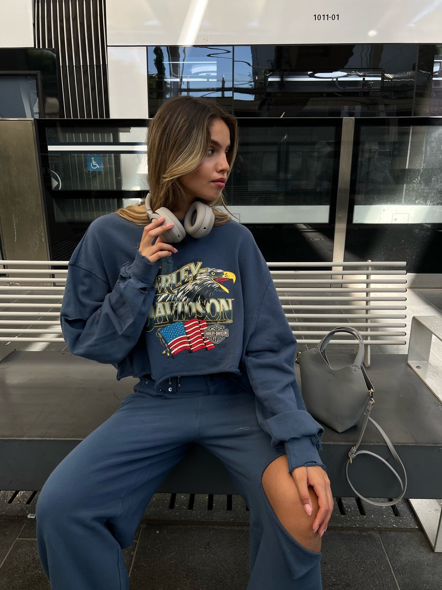 סווצר תיאה כחול ג׳ינס