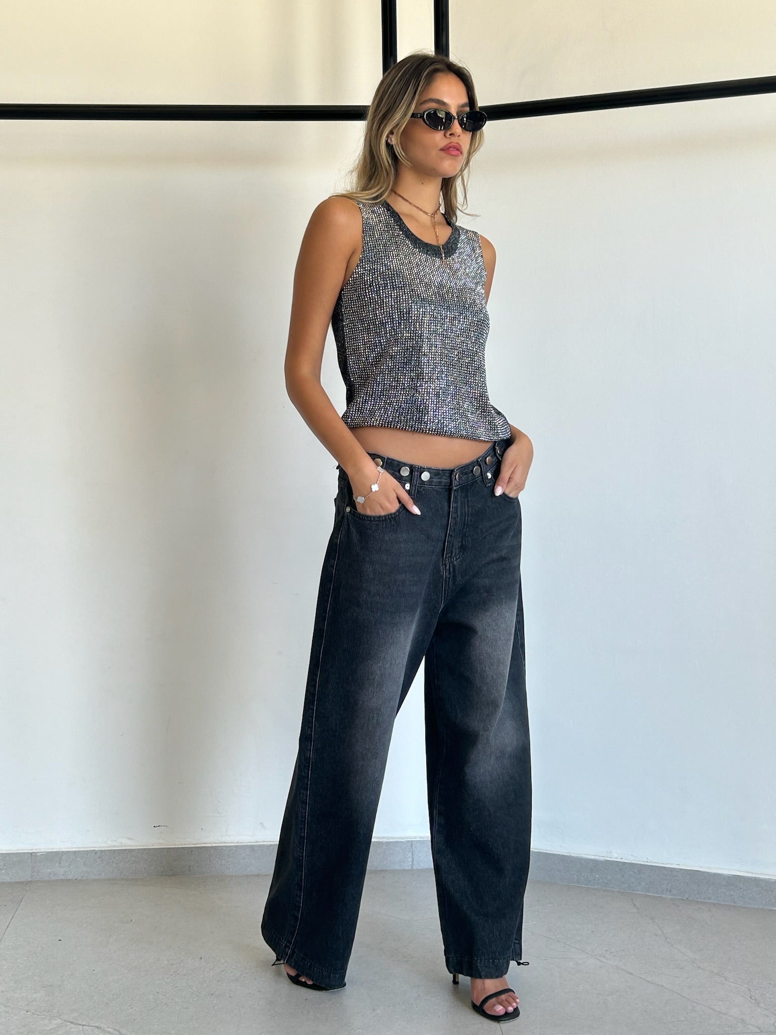 גופיית לוריאה שחור