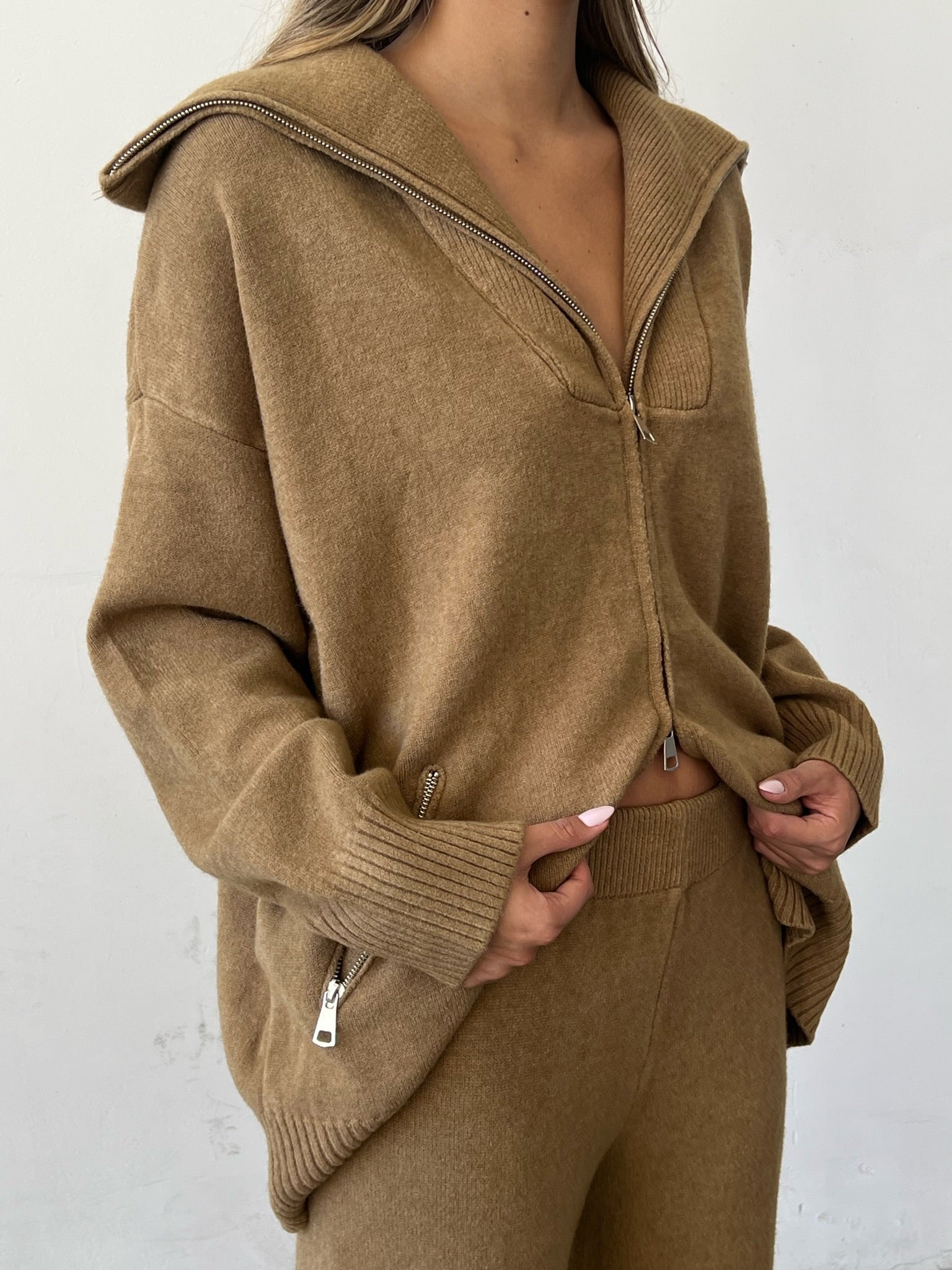 חליפת סריג היילי