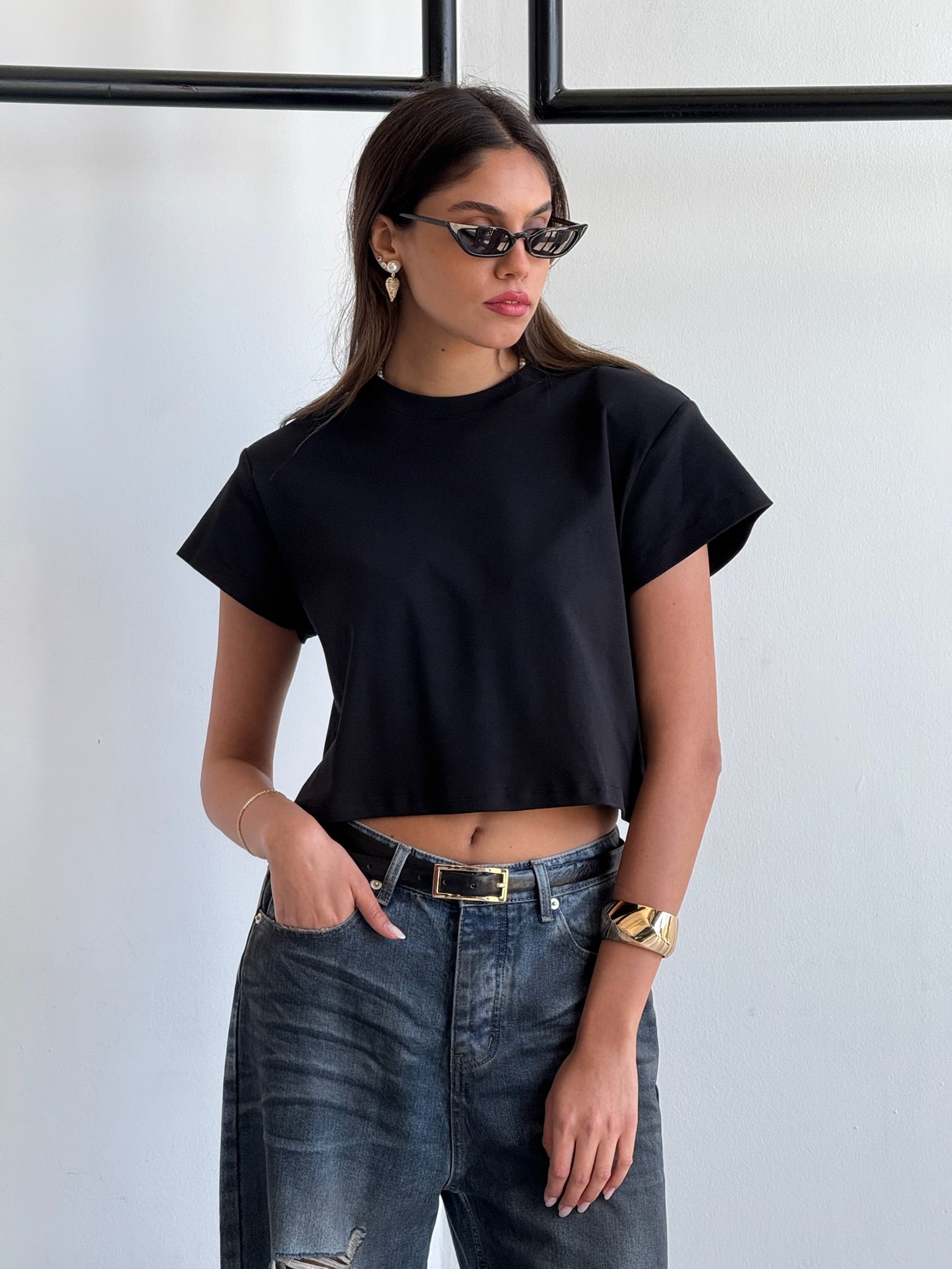 חולצת בילי שחור