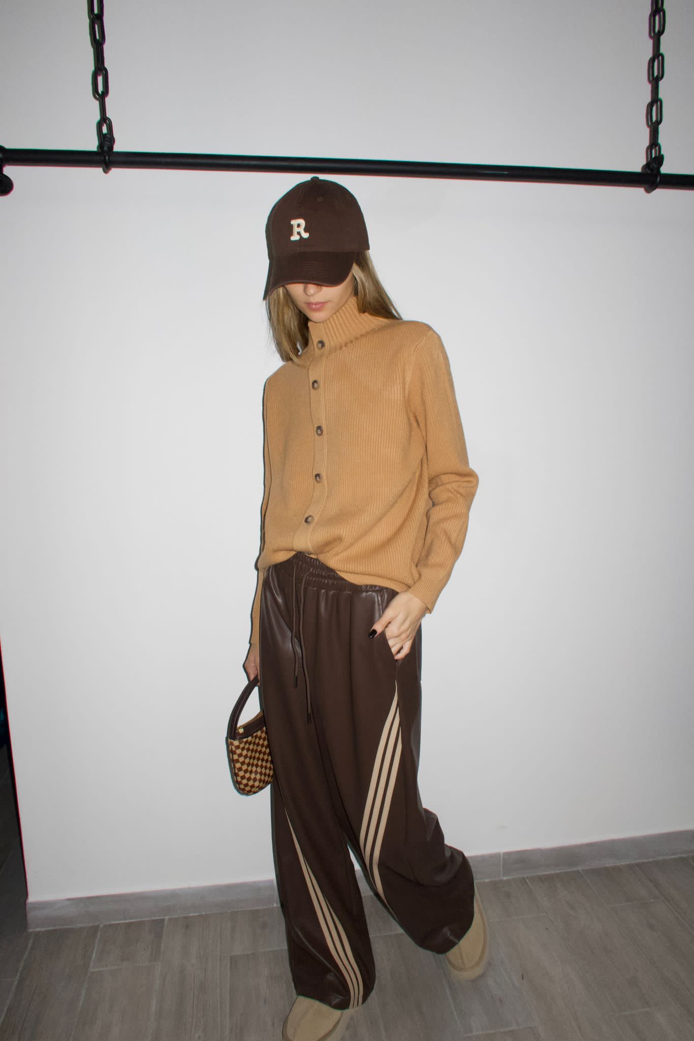 מכנס תאי דמוי עור חום