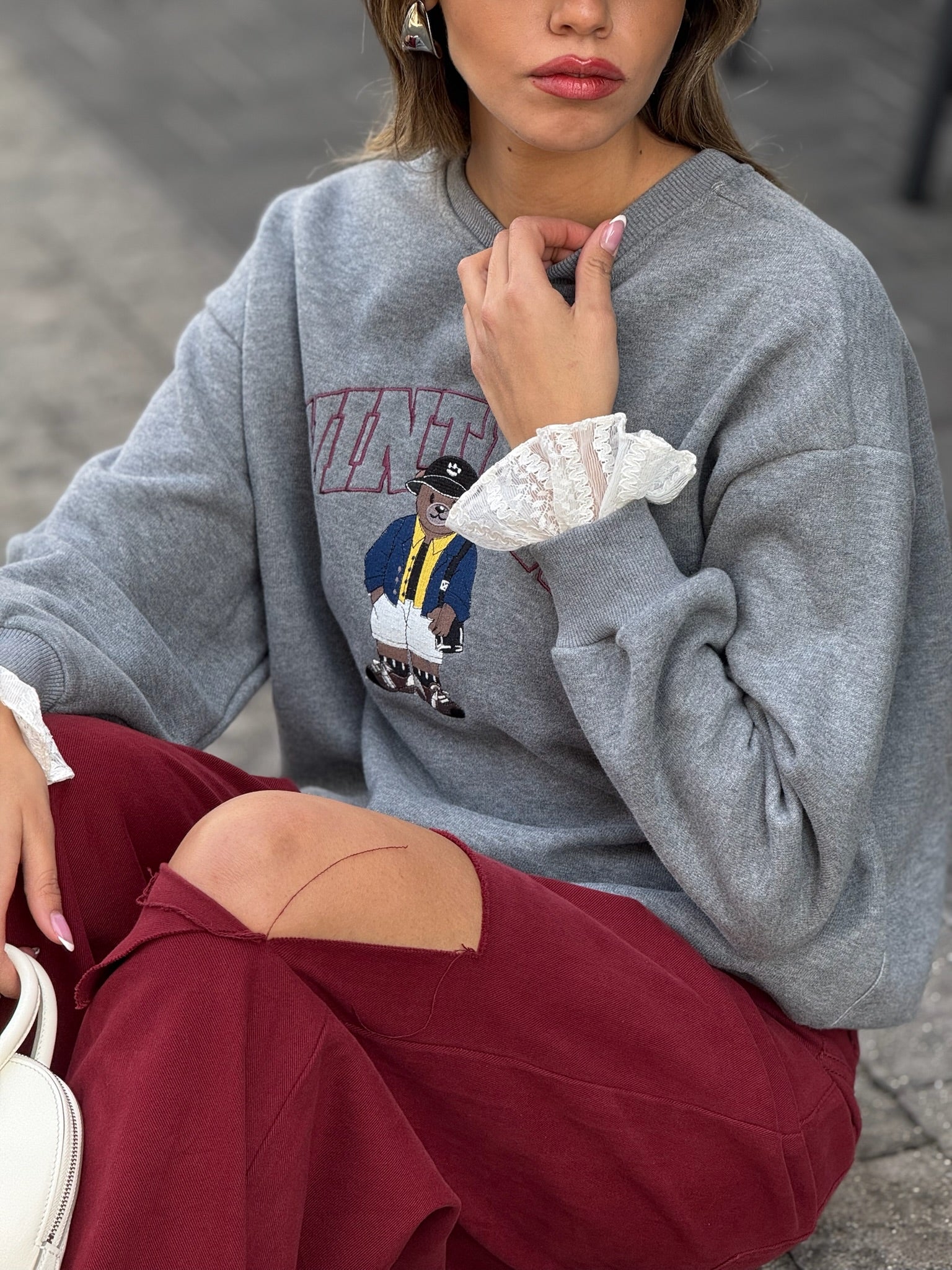 סווצר טום אפור