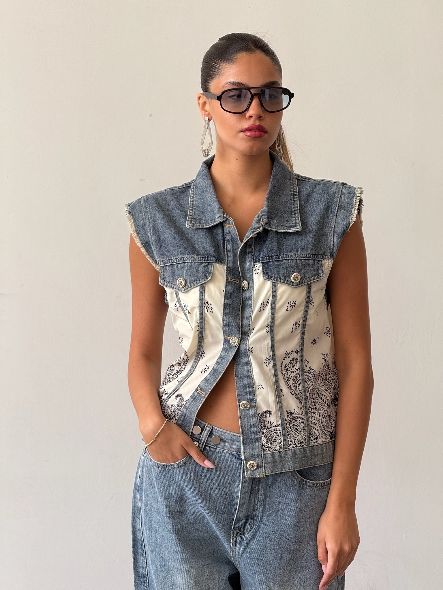 וסט ג׳ינס אילור