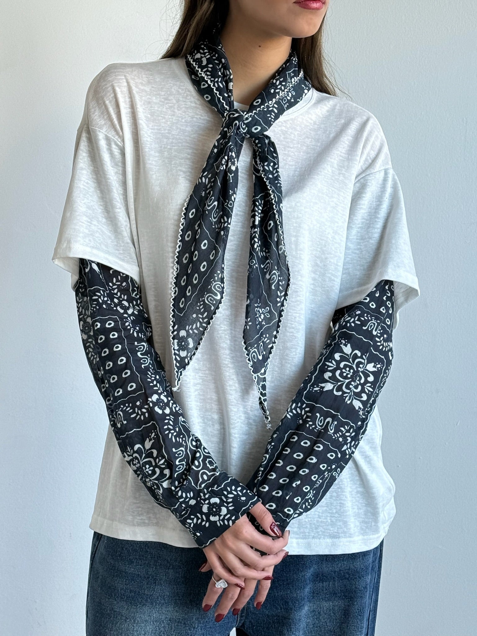 חולצת לואיז לבן כחול