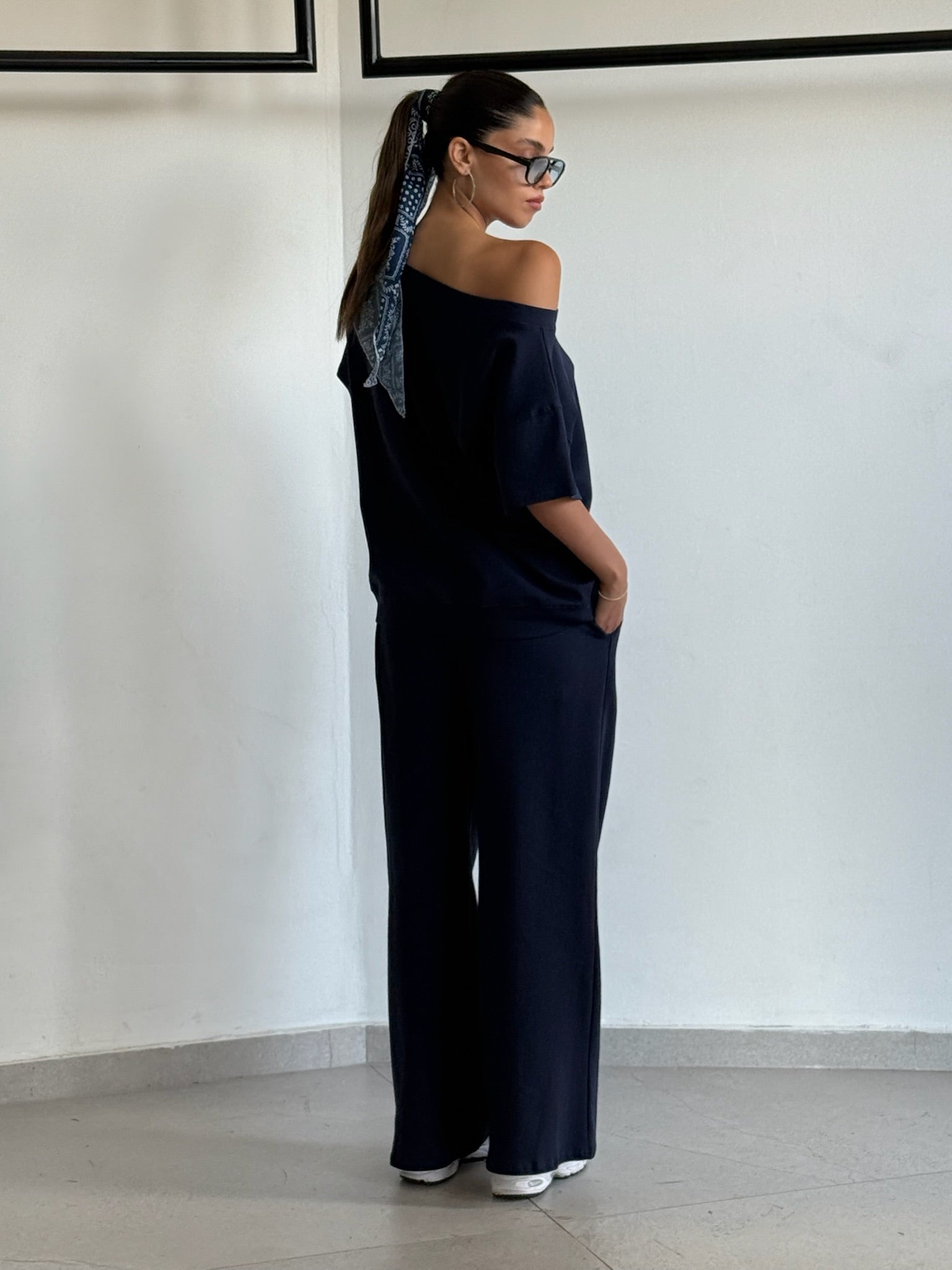 חליפת סול כחול כהה