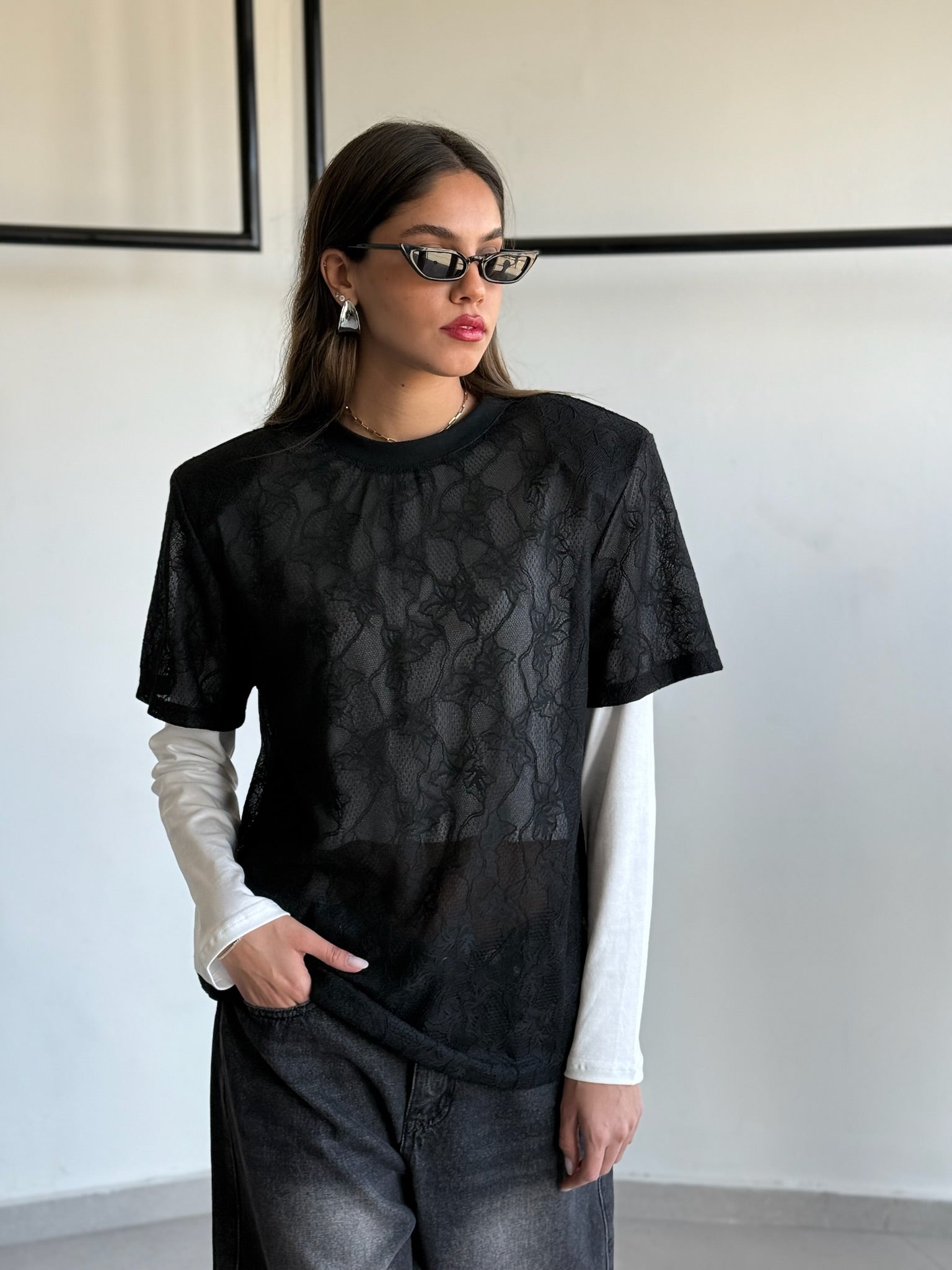 חולצת לירי תחרה שחור