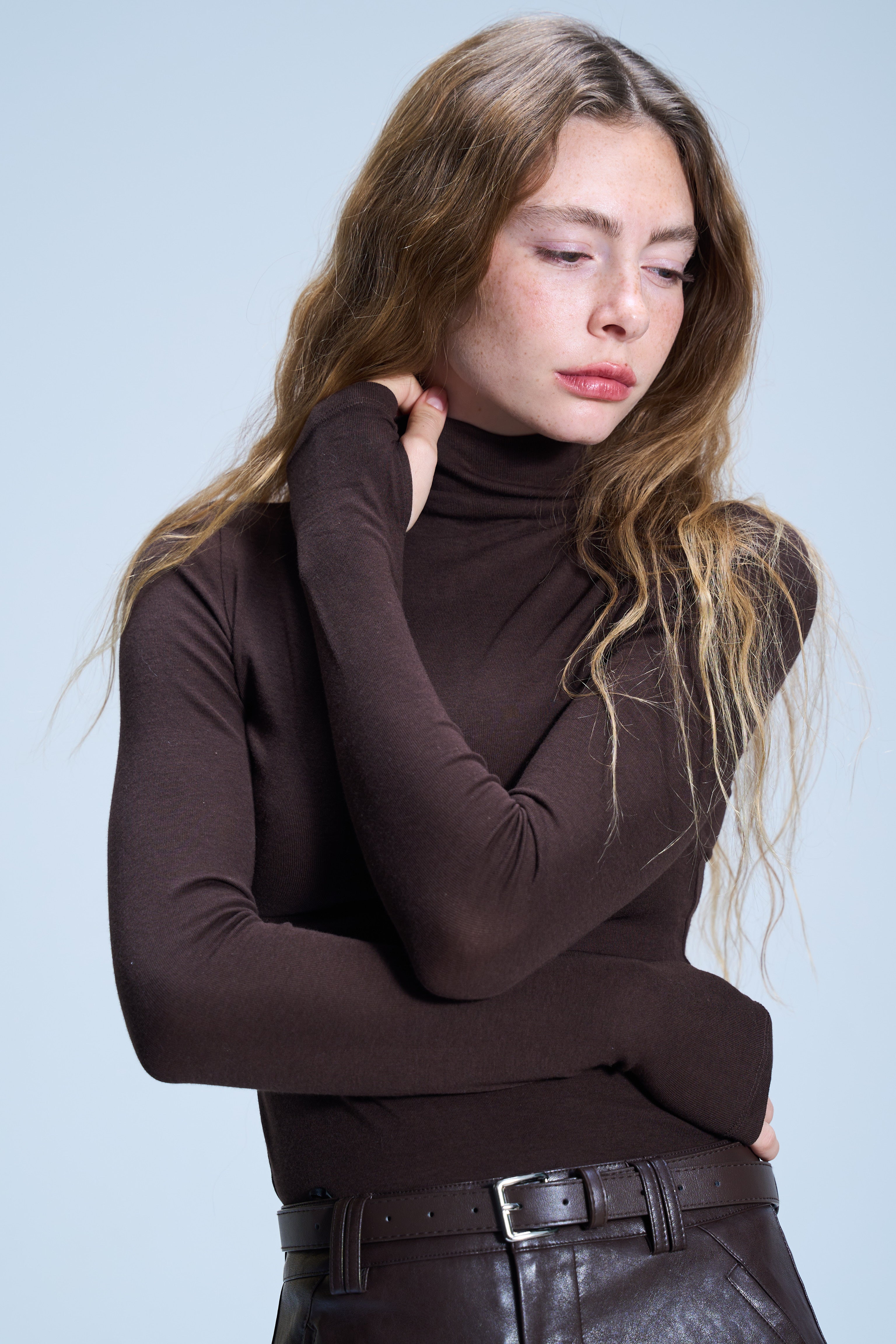 חולצת גולף טוני חום