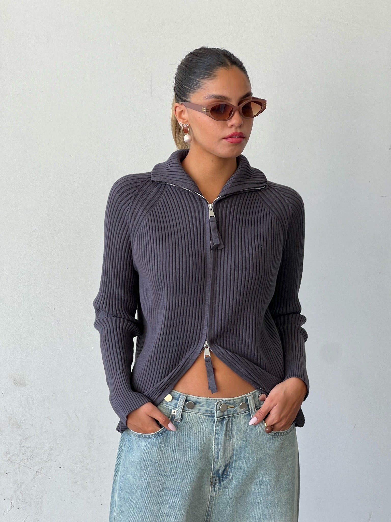 סריג נריה אפור