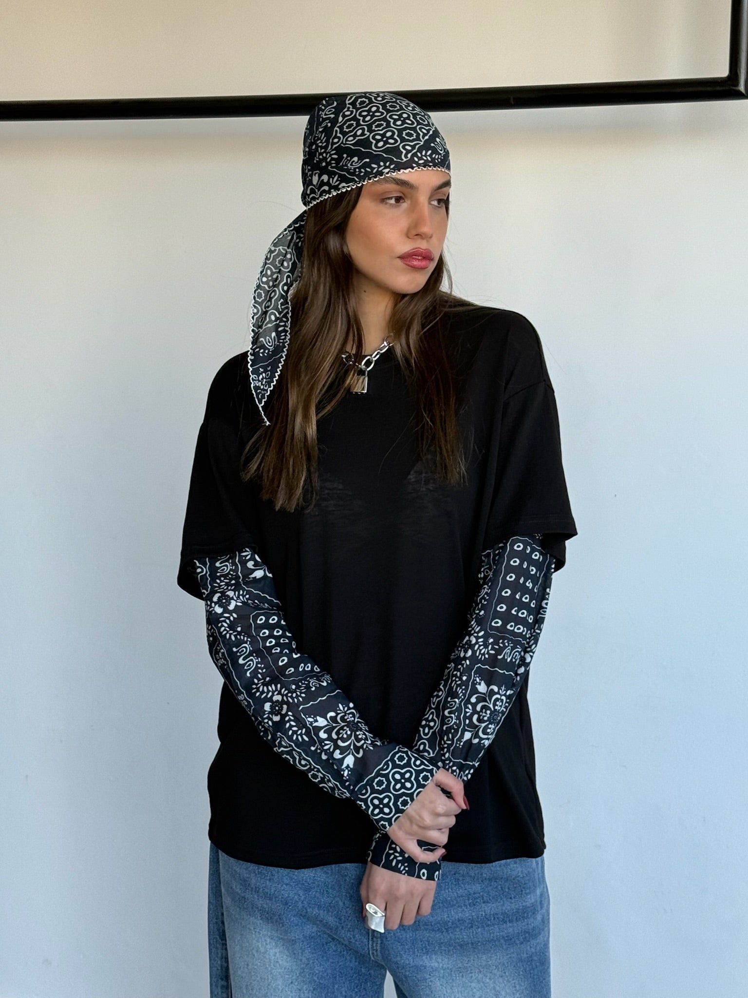 חולצת לואיז שחור כחול