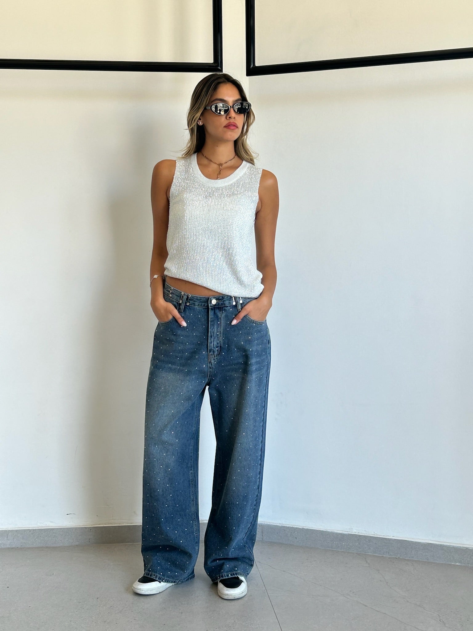 גופיית לוריאה לבן