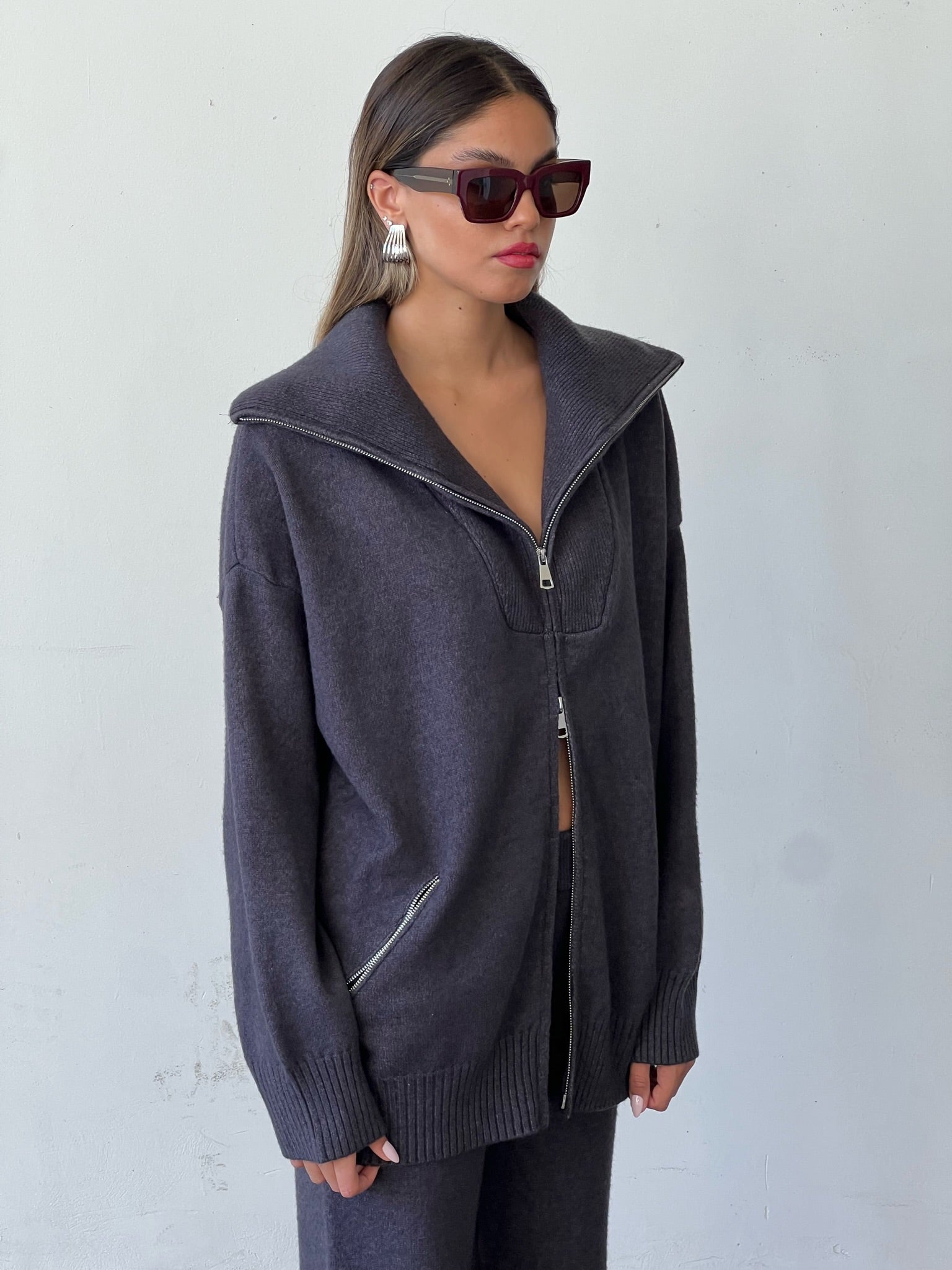 חליפת סריג היילי אפור כהה