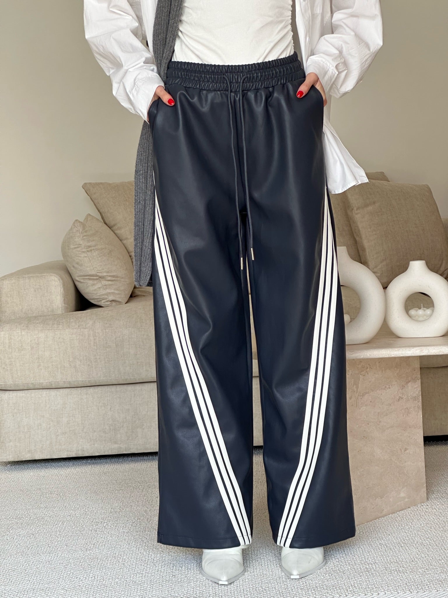 מכנס תאי דמוי עור כחול