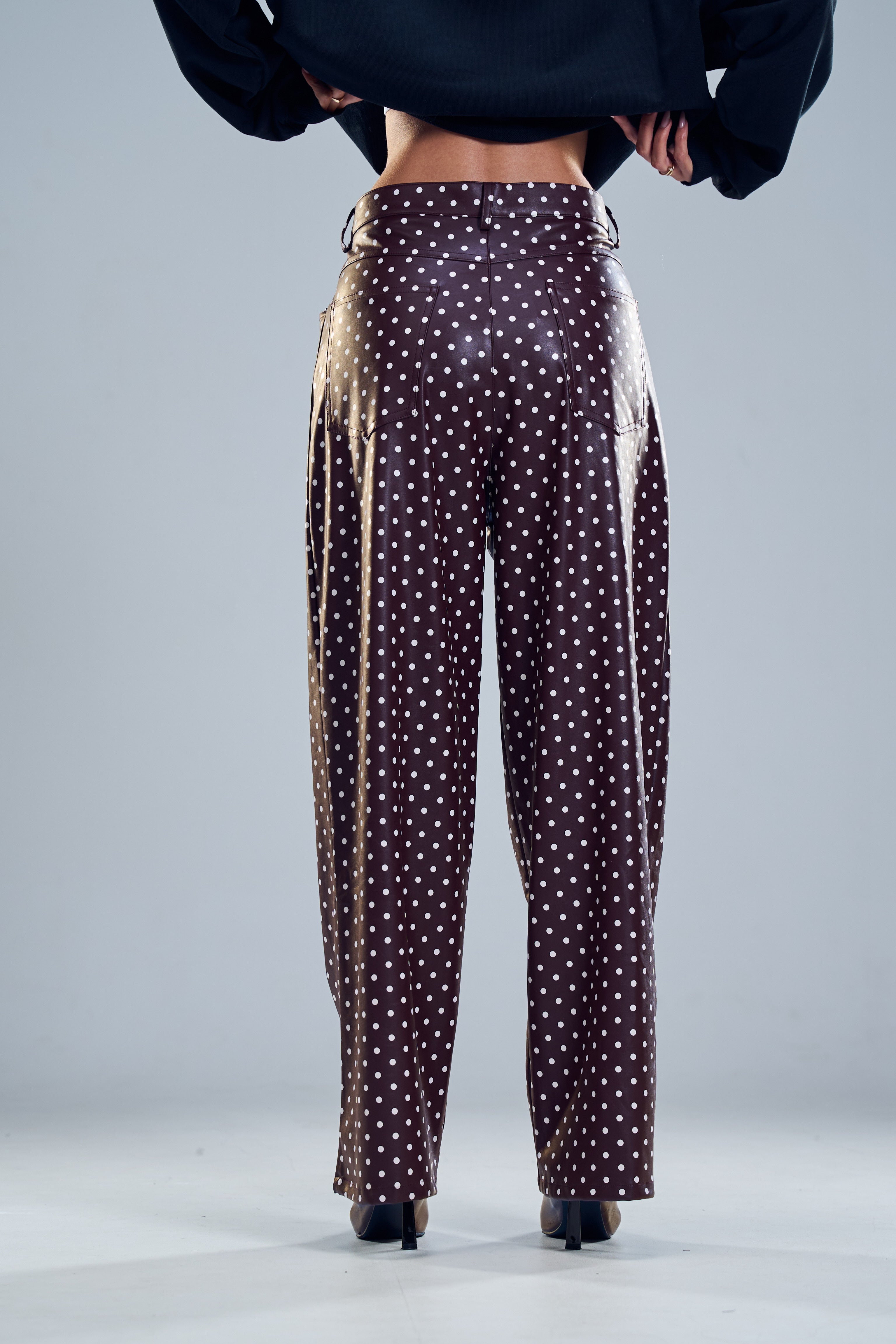 מכנס דמוי עור מיי חום