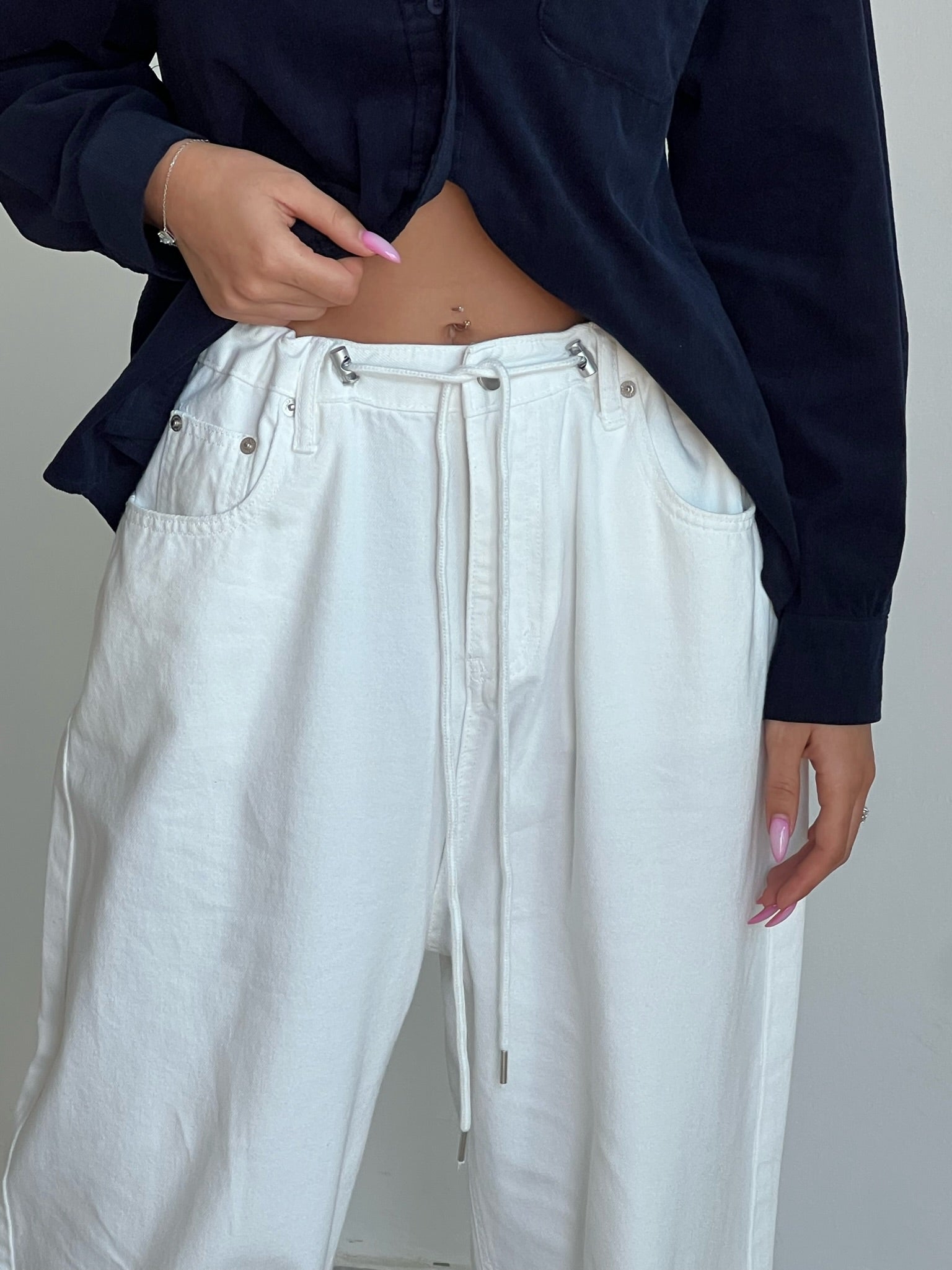 מכנס ג׳ינס עומר אוברסייז לבן