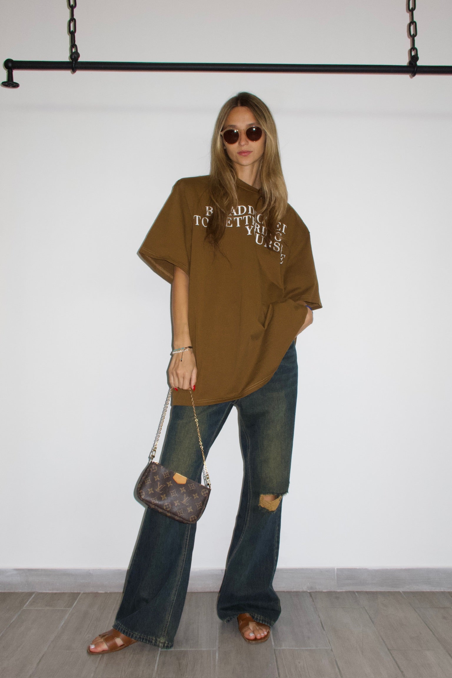 חולצת ניל אוברסייז חום