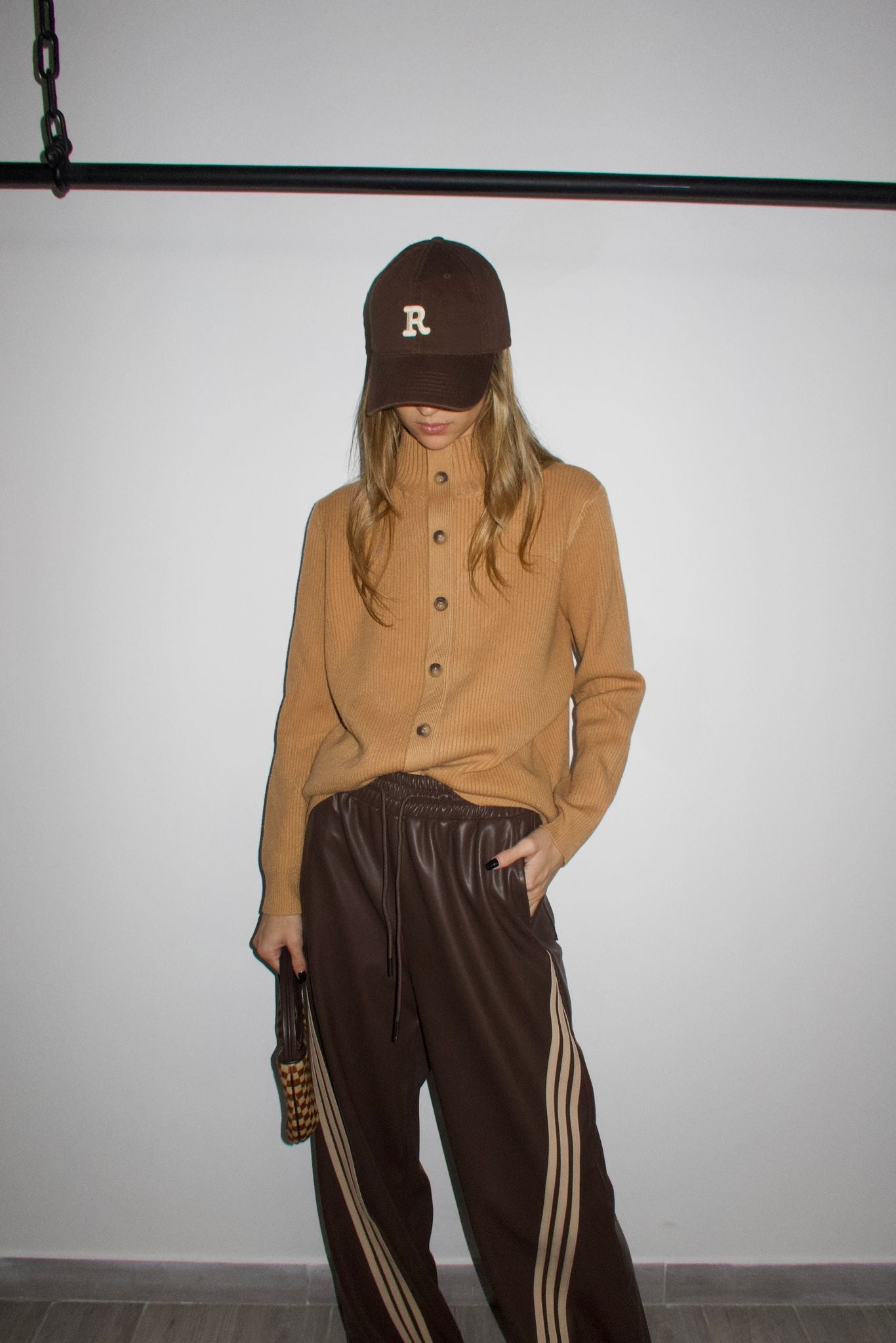 מכנס תאי דמוי עור חום