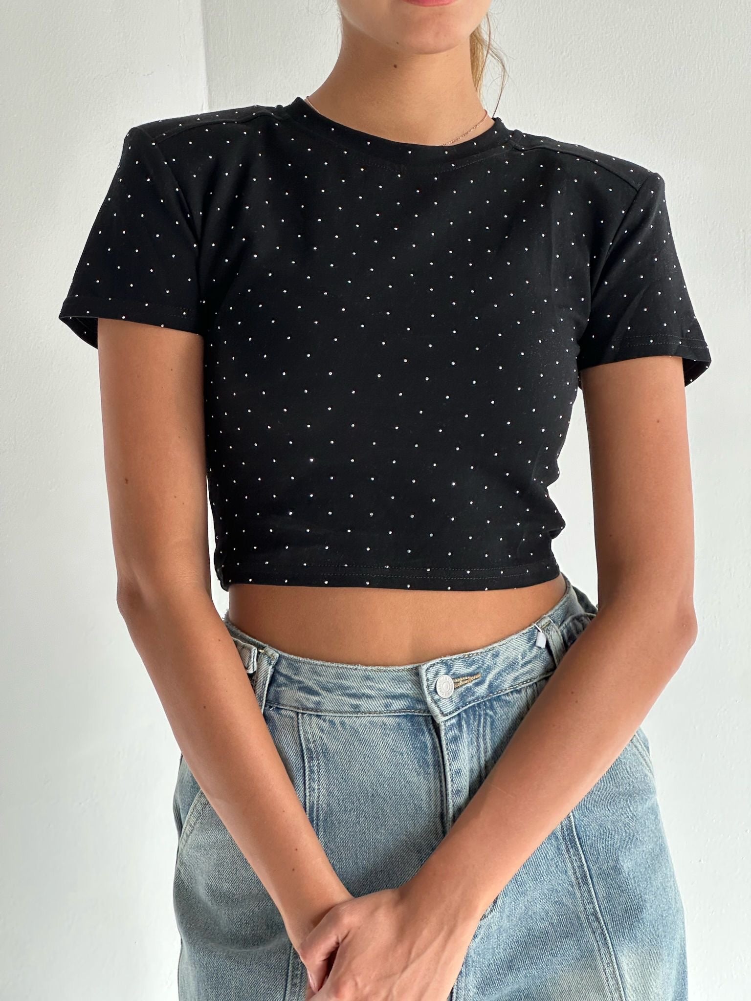 חולצת אבנים גבי שחור