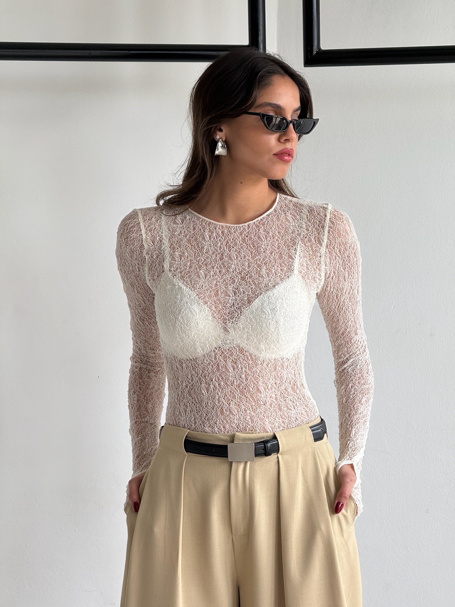 חולצת אליאן תחרה לבן