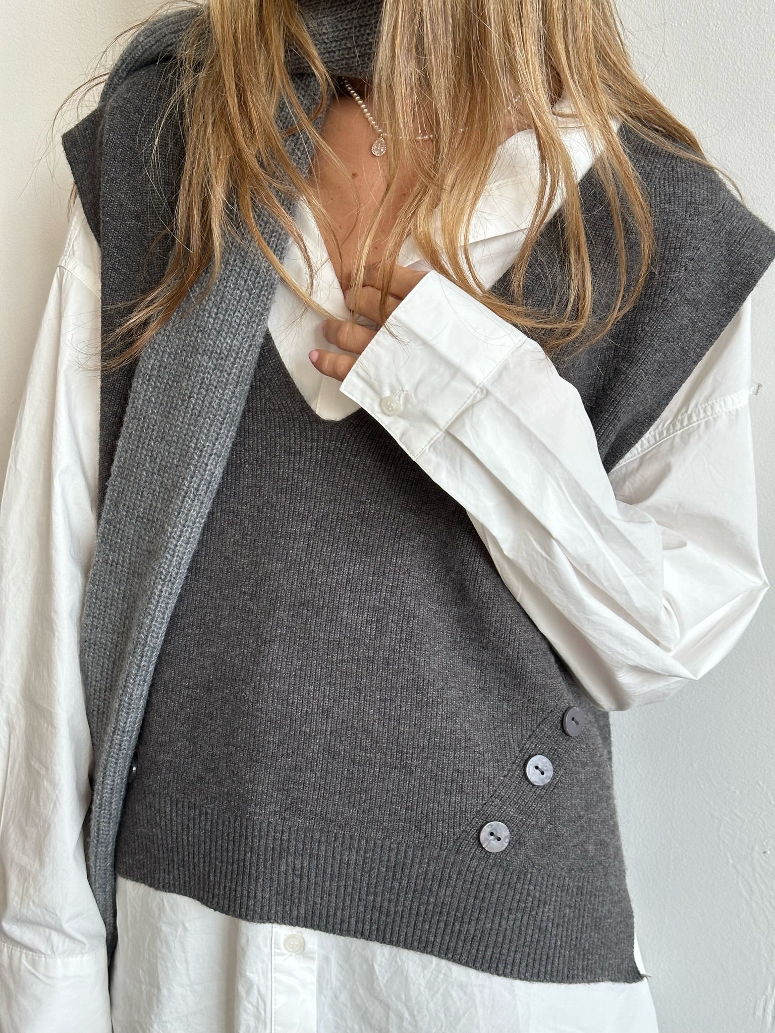 חולצת אוברסייז שיר לבנה