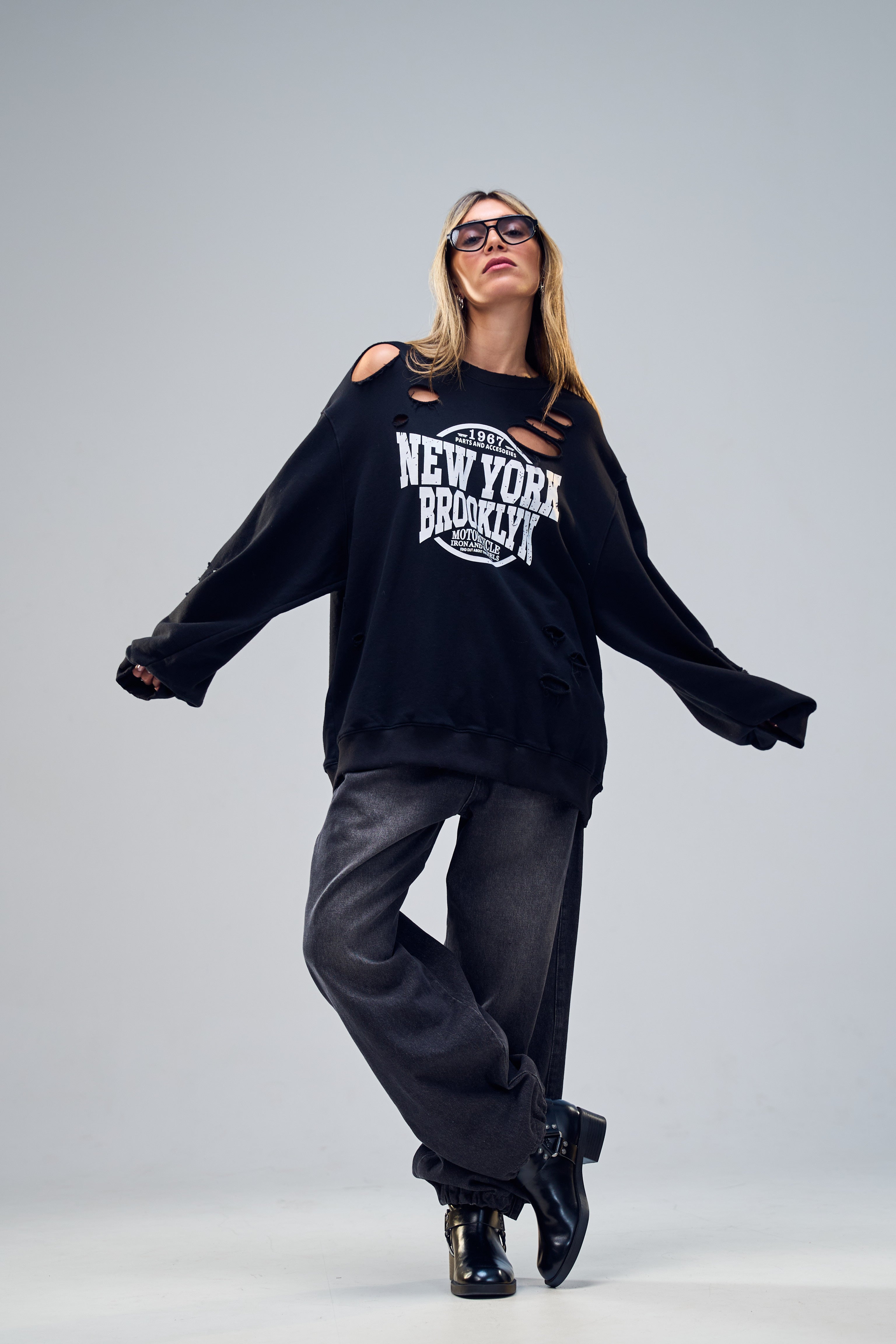 סווצר בל שחור