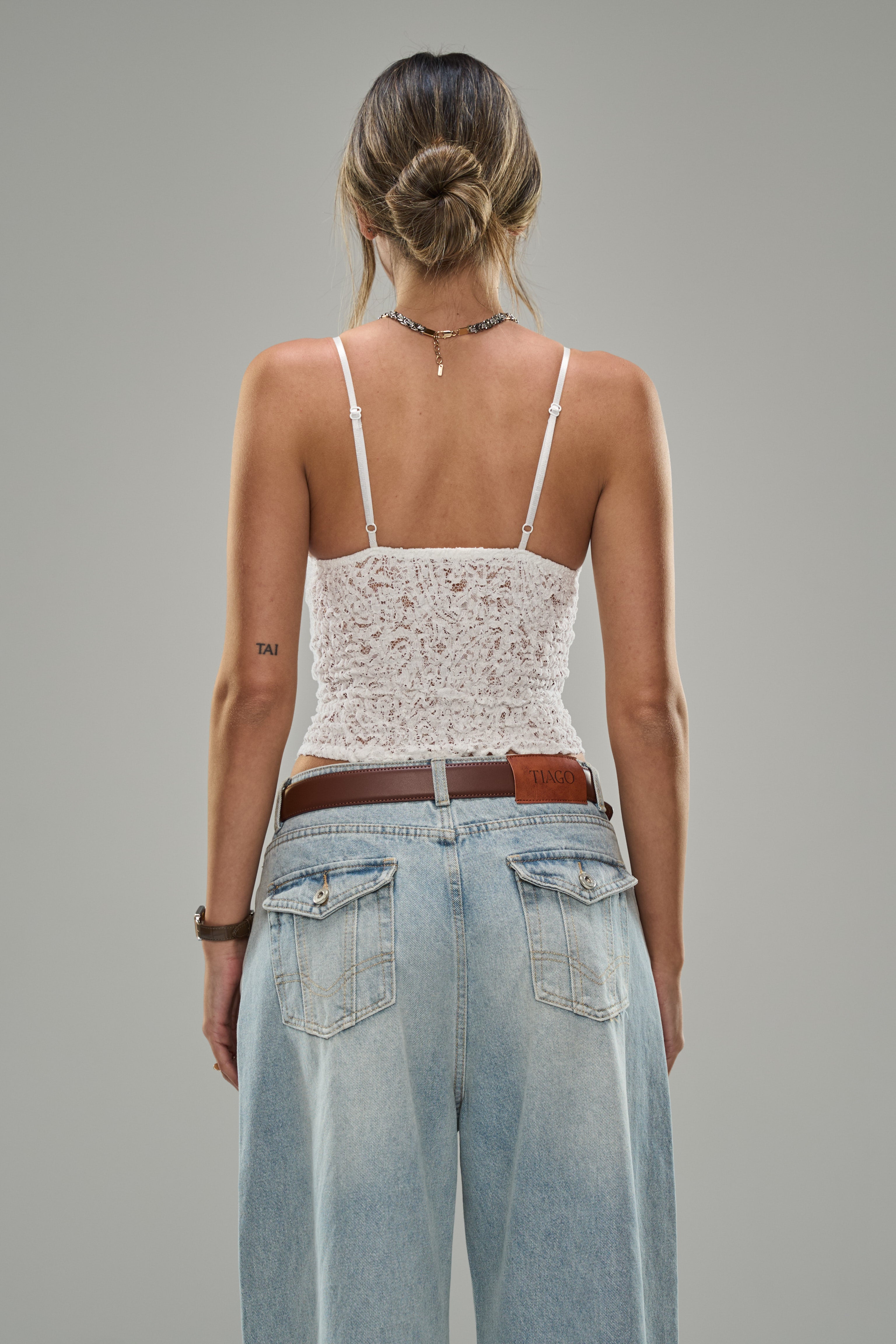 טופ לייס לבן