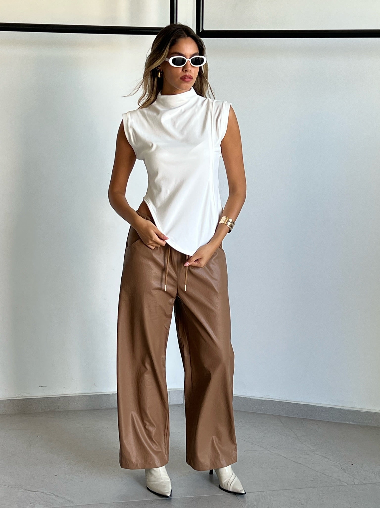 מכנס שחף דמוי עור טופי