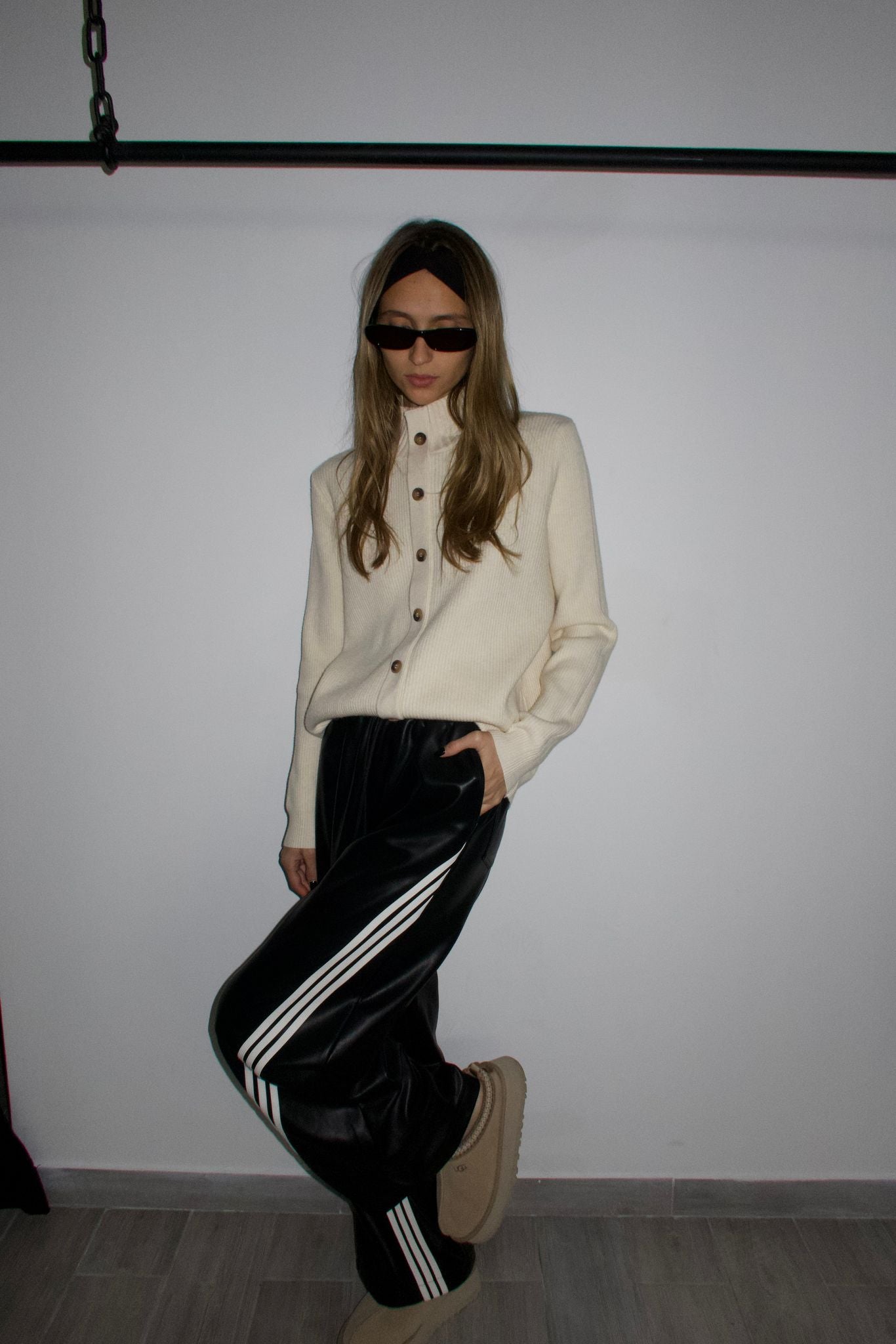 מכנס תאי דמוי עור שחור