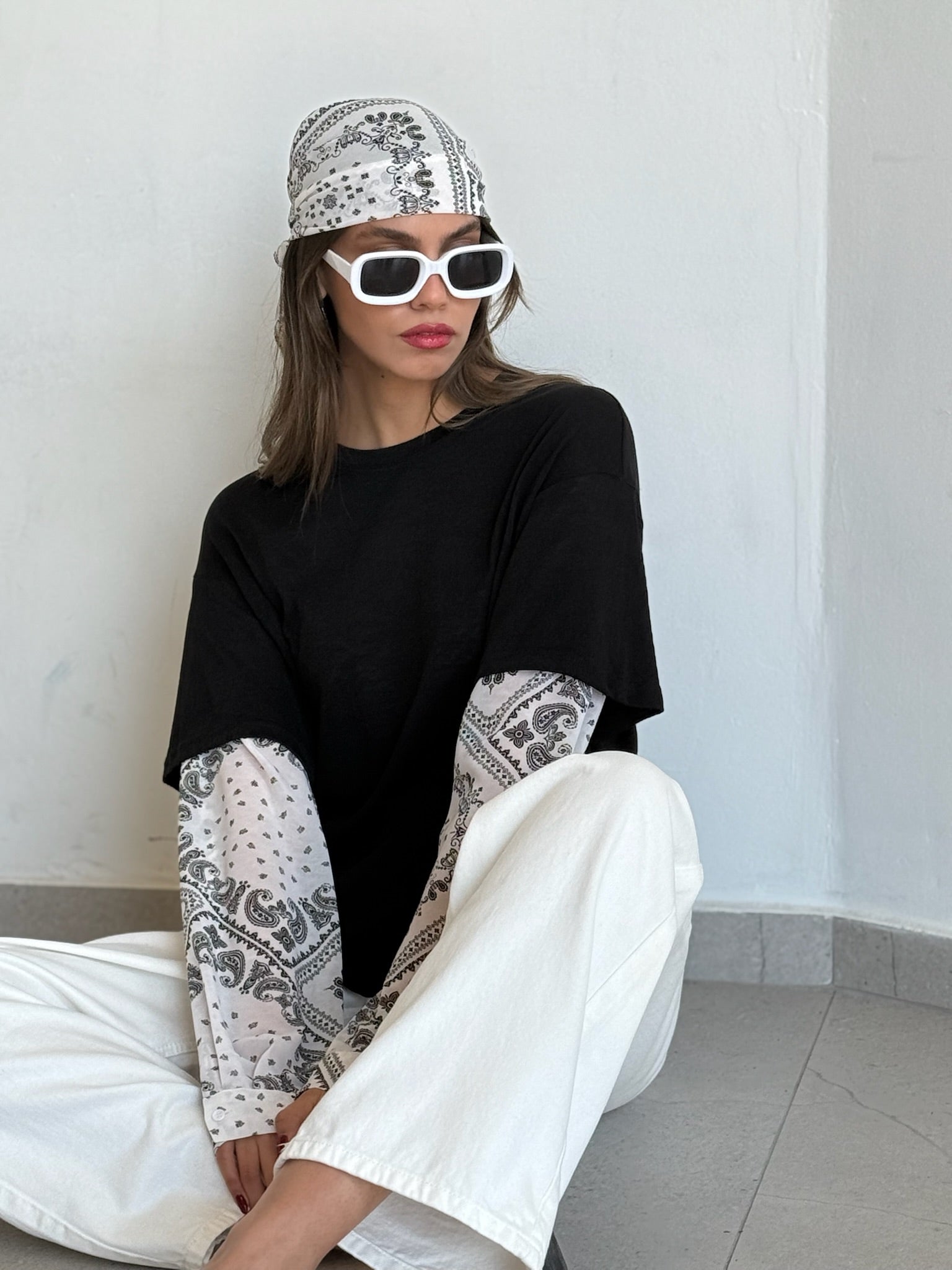 חולצת לואיז שחור לבן