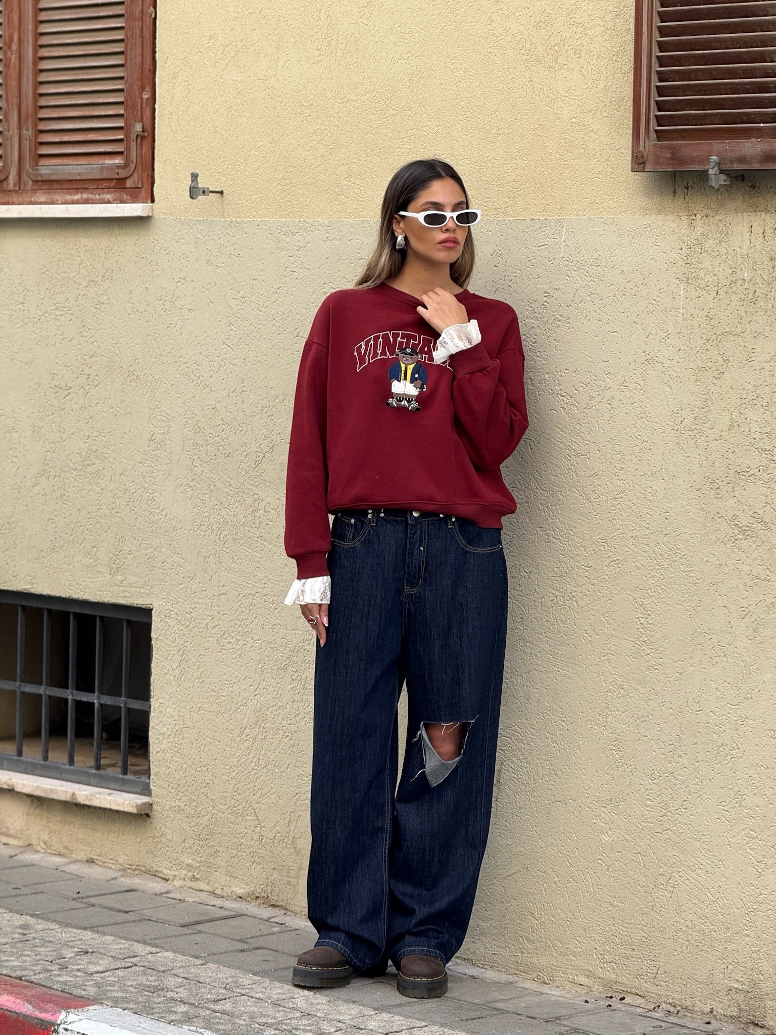 סווצר טום אדום