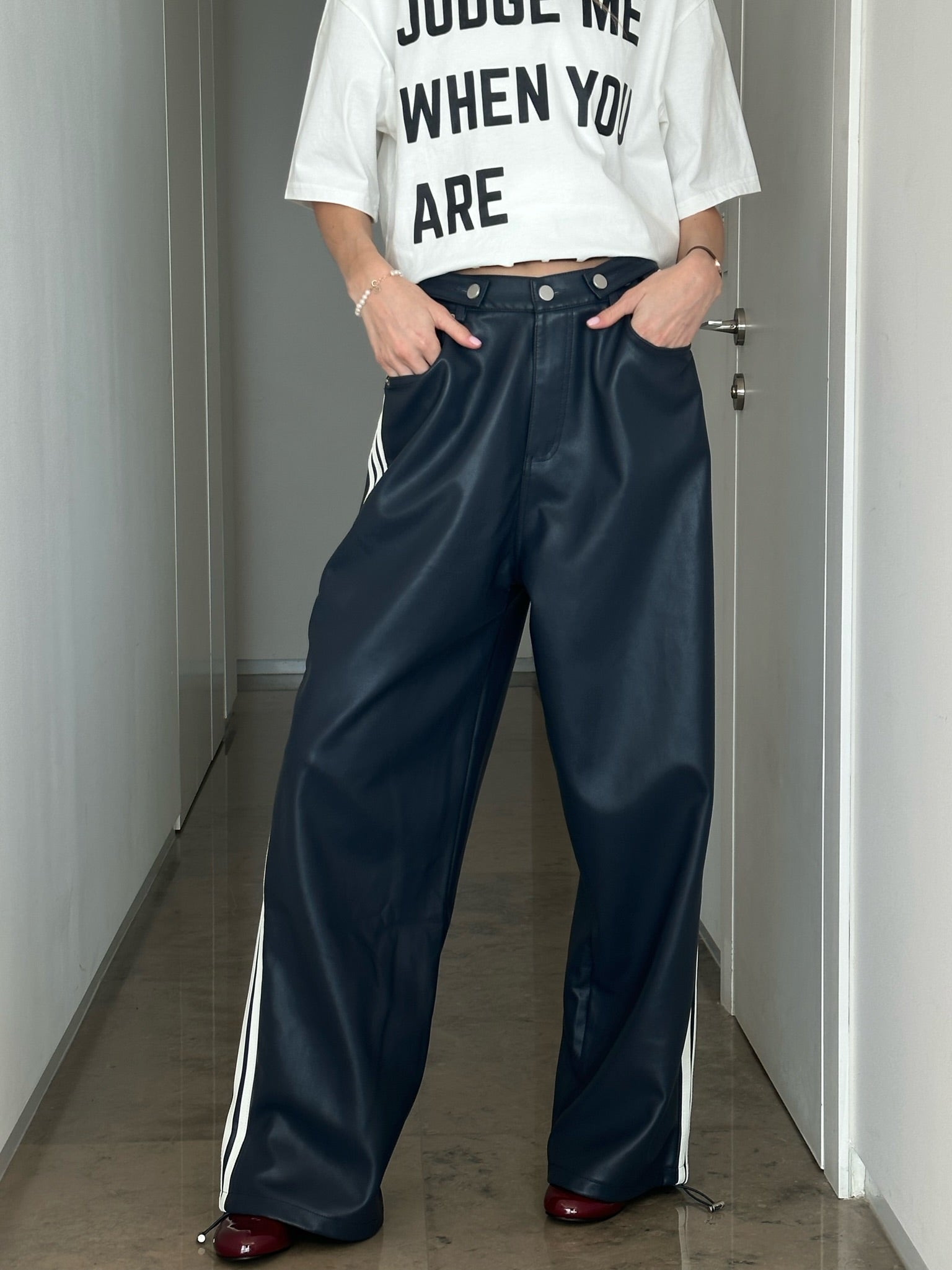 מכנס דמוי עור לורן כחול כהה