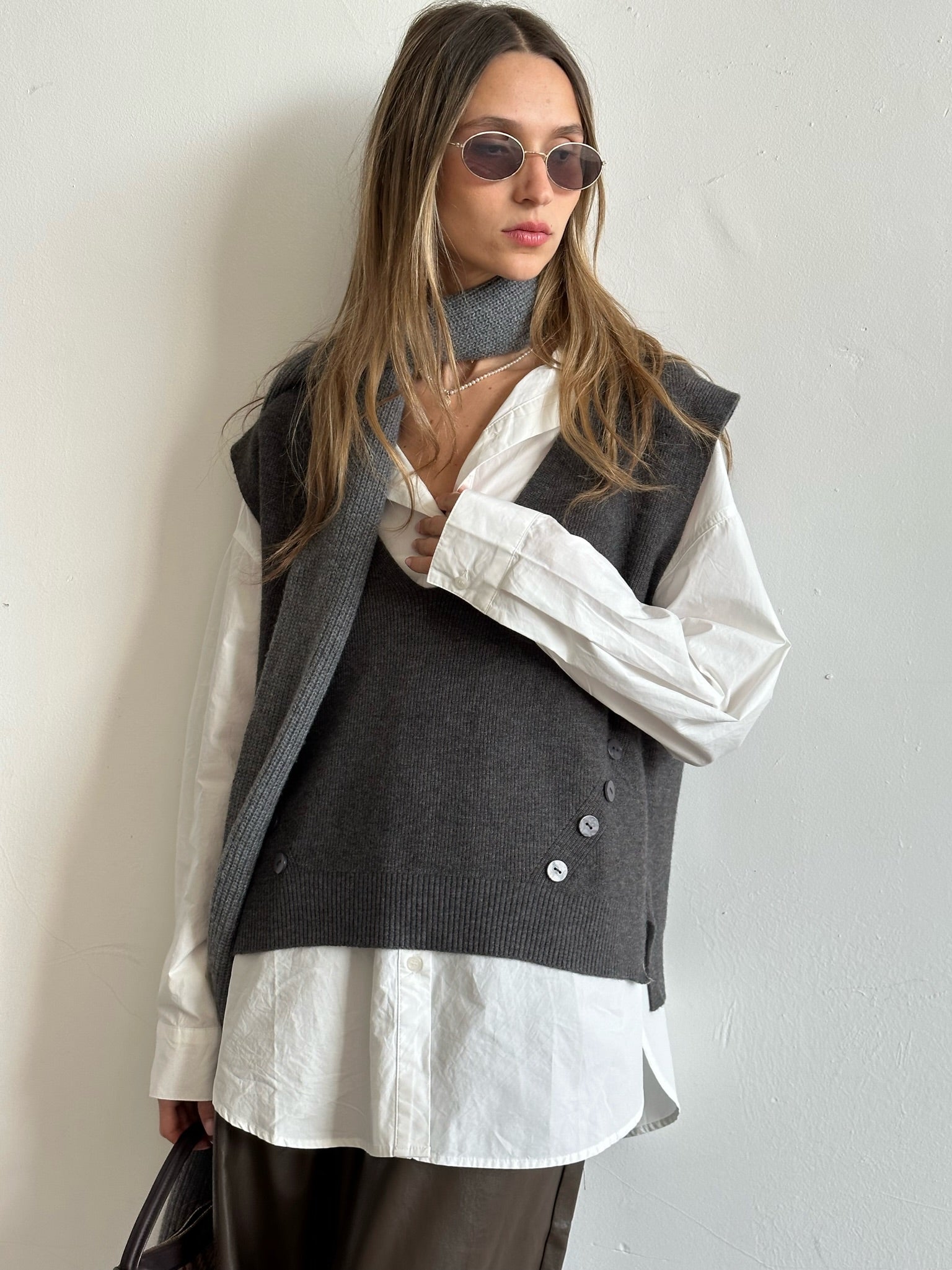 חולצת אוברסייז שיר לבנה